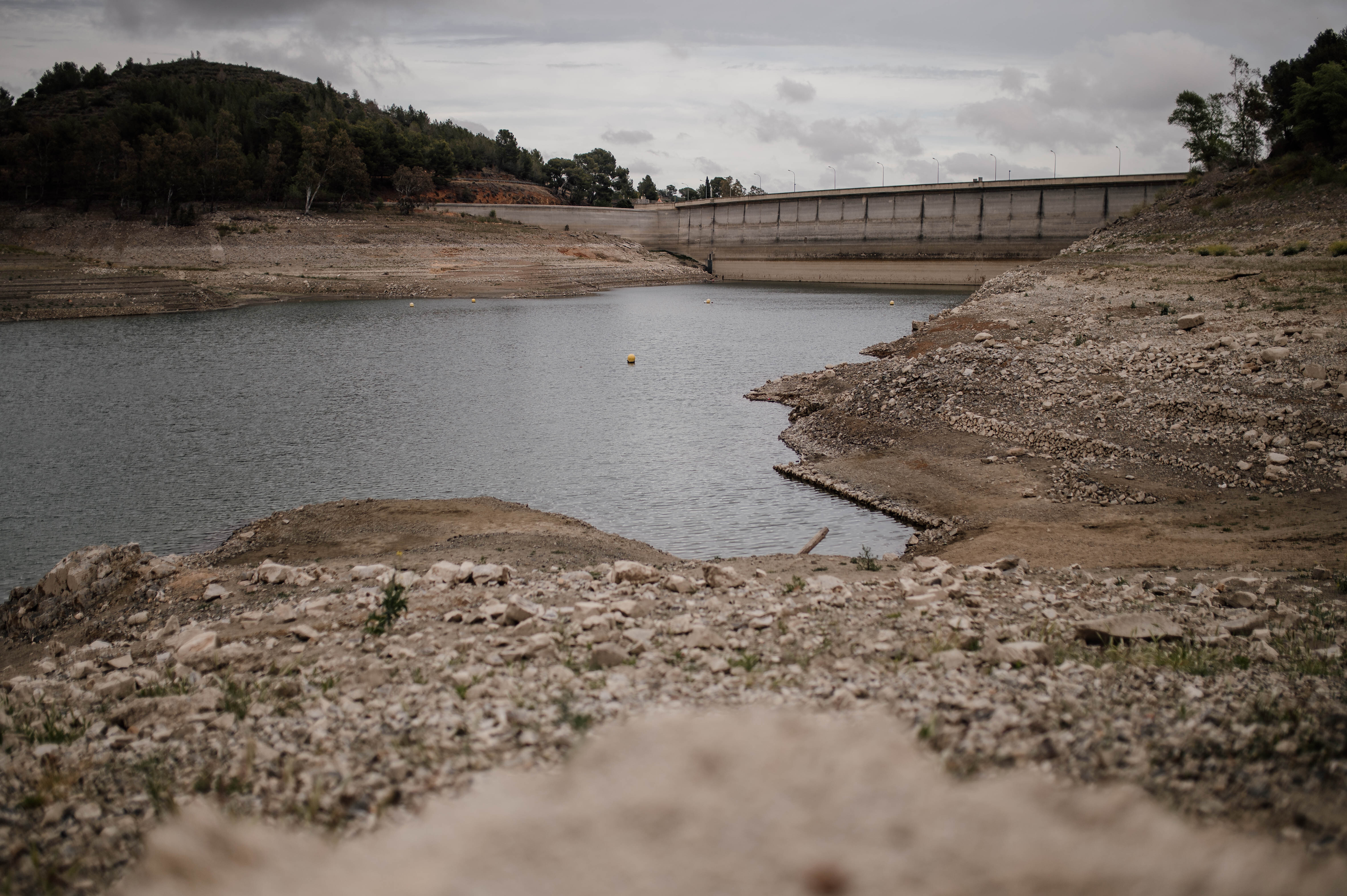 La sequía trae sorpresas: descubierto en el pantano de Riudecanyes un coche robado hace 26 años