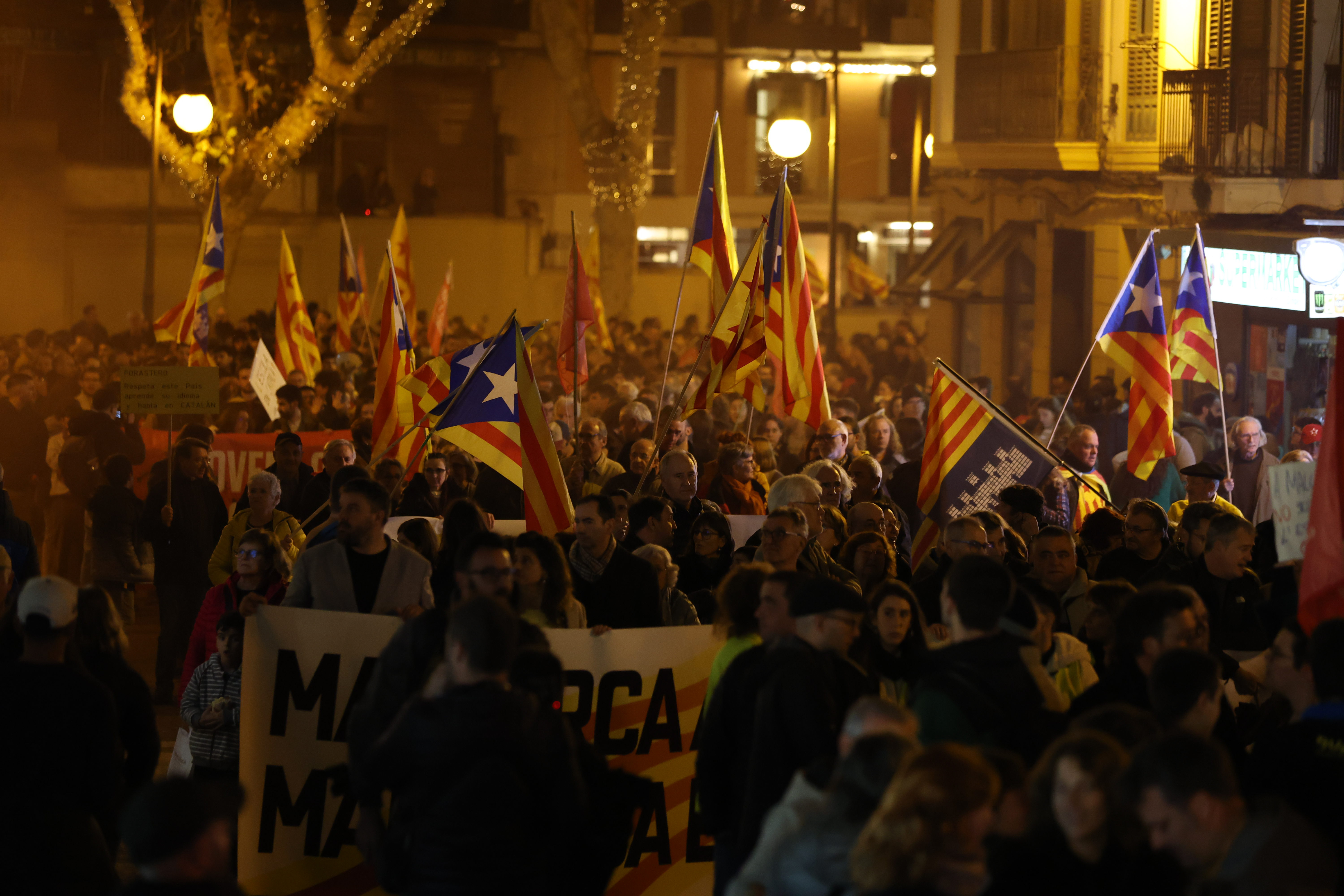 Milers de persones a Palma celebren la primera manifestació contra els atacs al català del PP i Vox