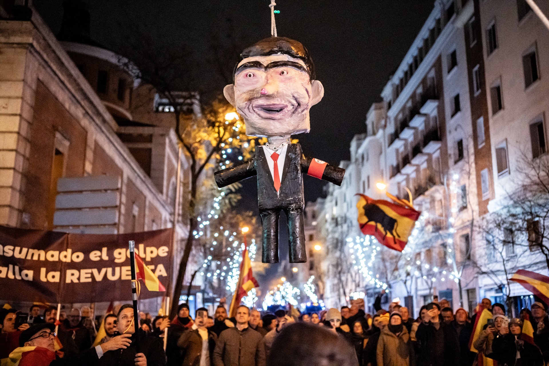 La Fiscalía de la Audiencia Nacional investiga la paliza en el muñeco de Pedro Sánchez en Ferraz