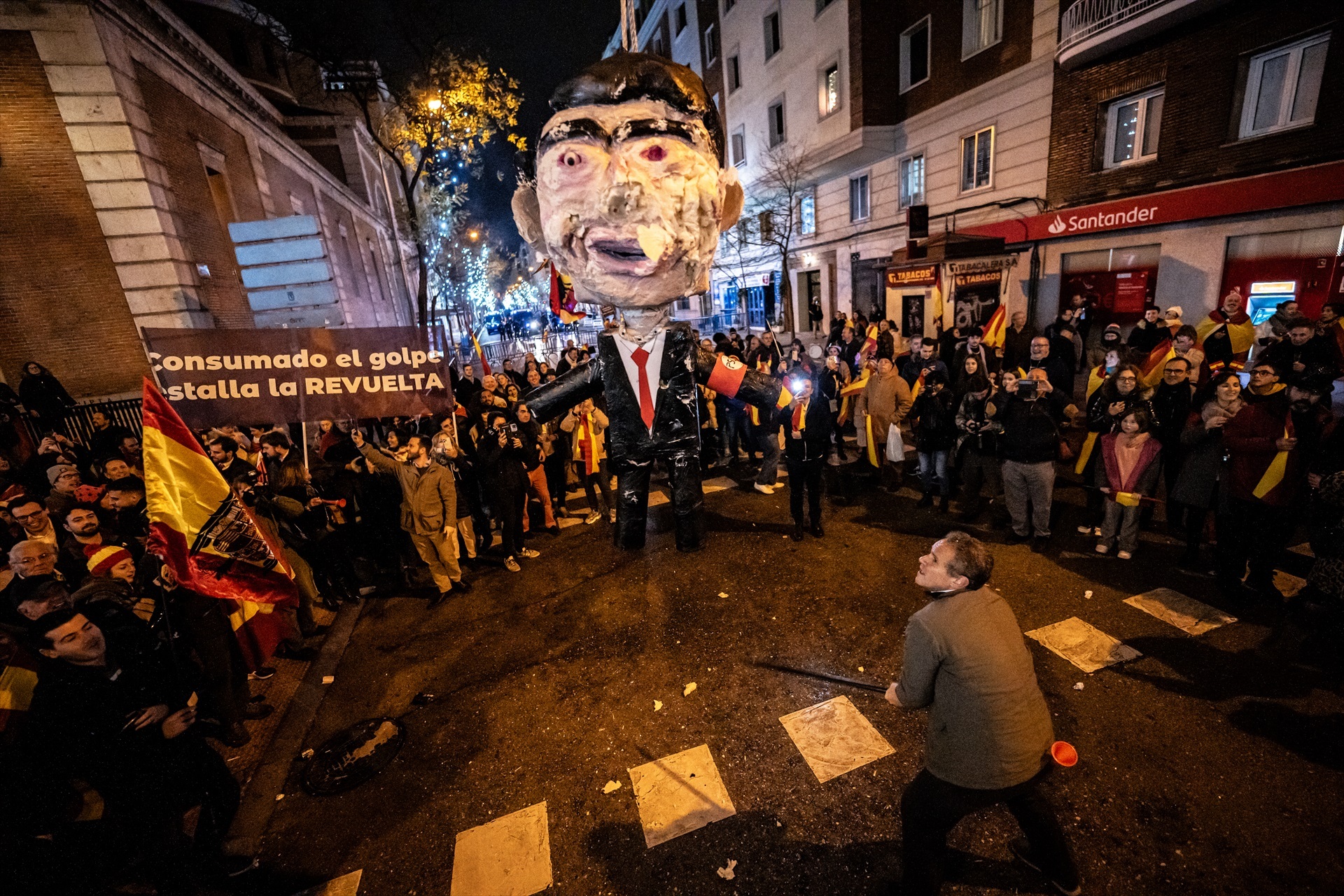 Spanish Socialists lay complaint over New Year's Eve beating of Pedro Sánchez effigy