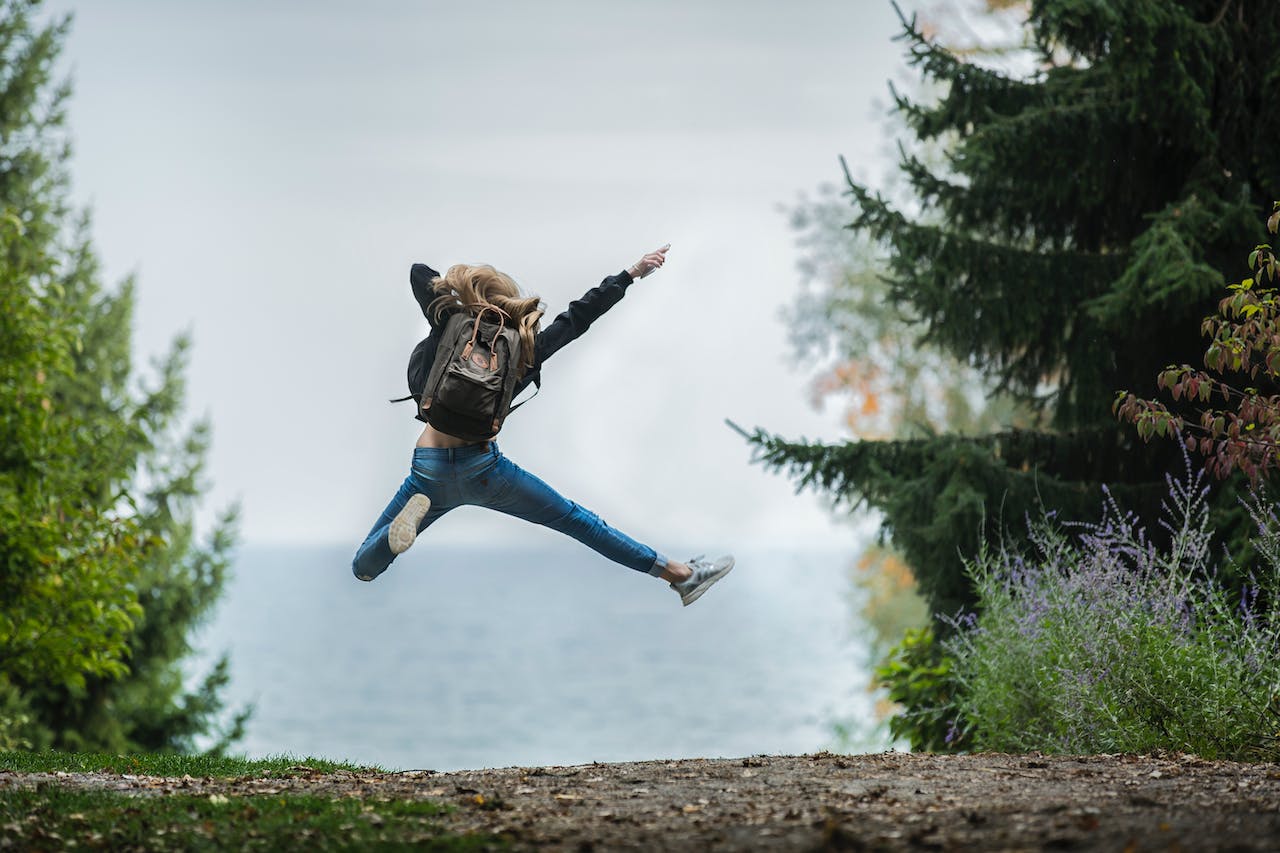 El hábito que tienes que cambiar para conseguir la felicidad según un experto de Harvard