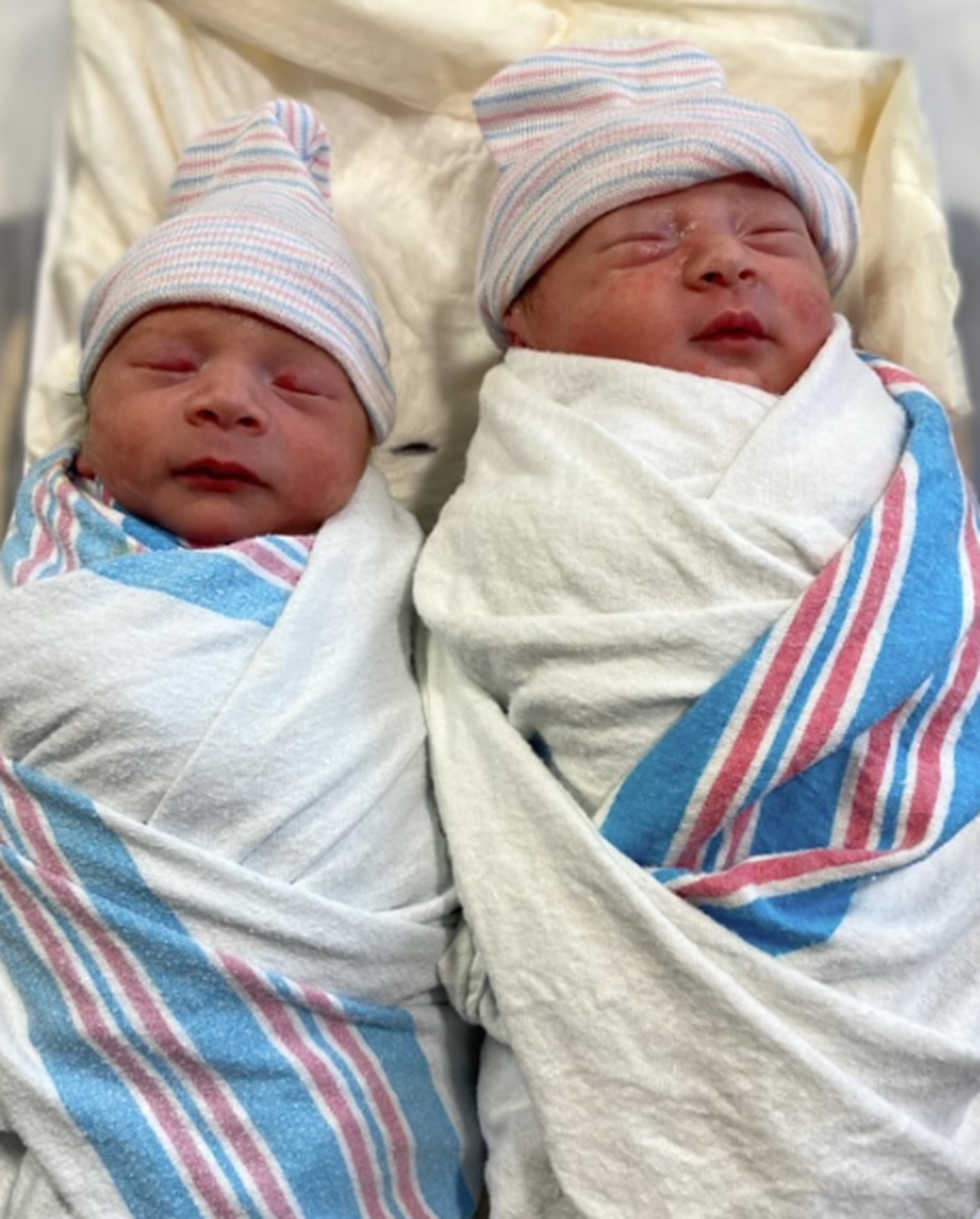 Unos gemelos nacen en años diferentes con 40 minutos de diferencia