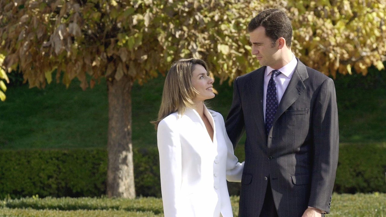 Letizia y Felipe anuncian su compromiso