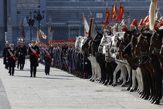 Felip VI passa revista tropes Pasqua Militar