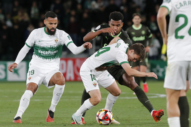 Jhon Solís Aleix Febas Elche Girona / Foto: EFE