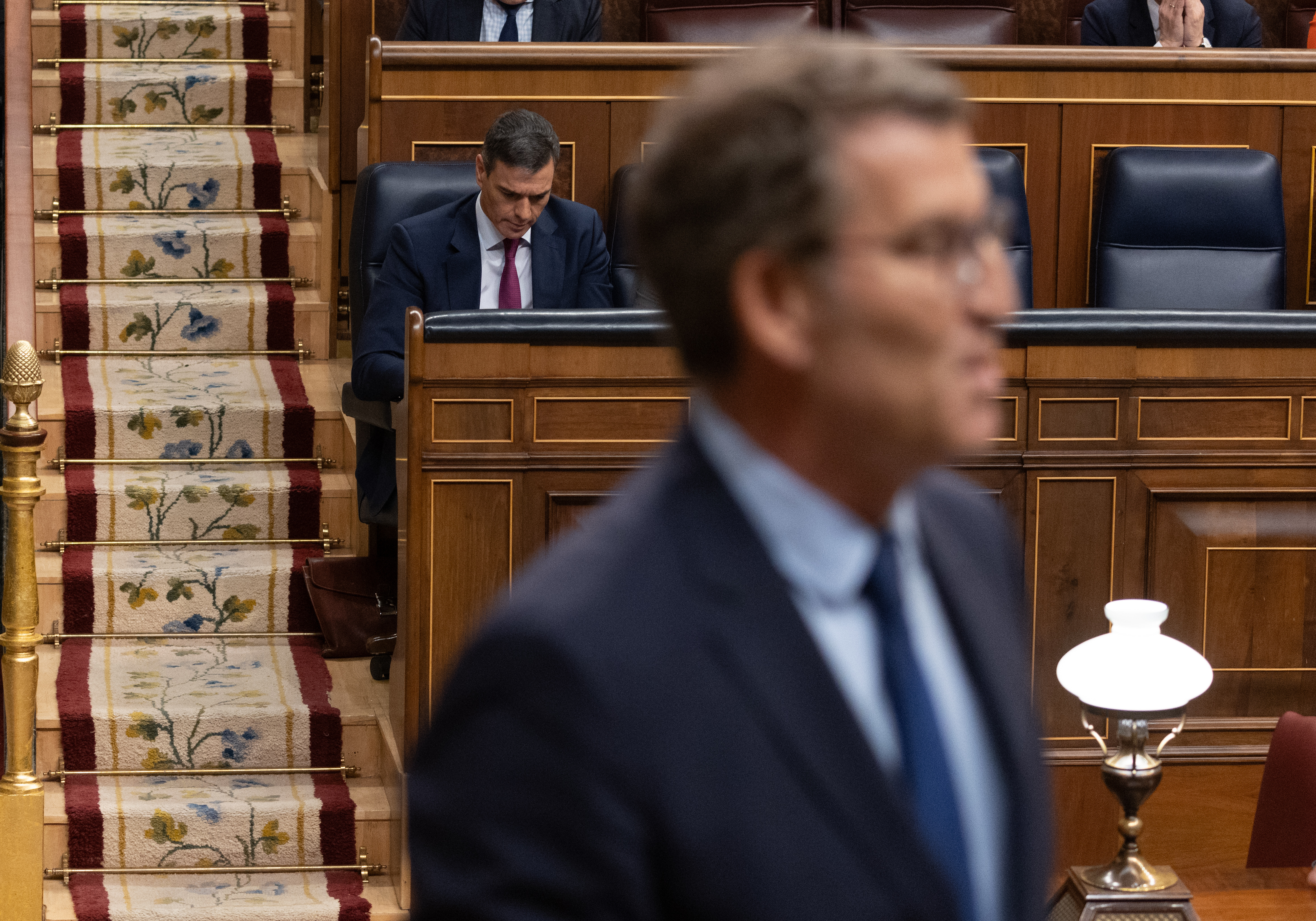 First clash between PSOE and Junts obliges Sánchez to look to the PP for support
