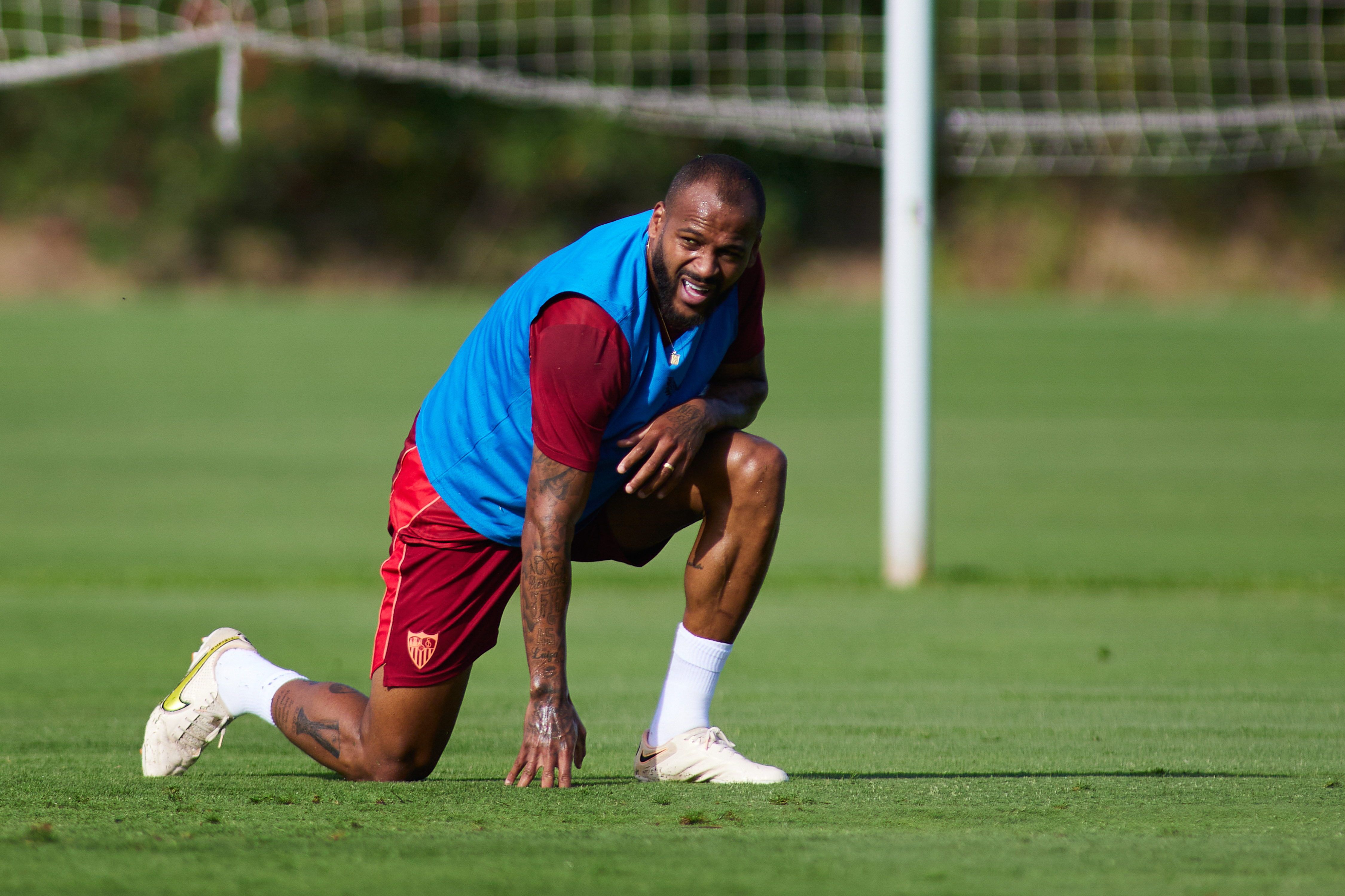 Lío en el vestuario del Sevilla por la renovación de Marcao
