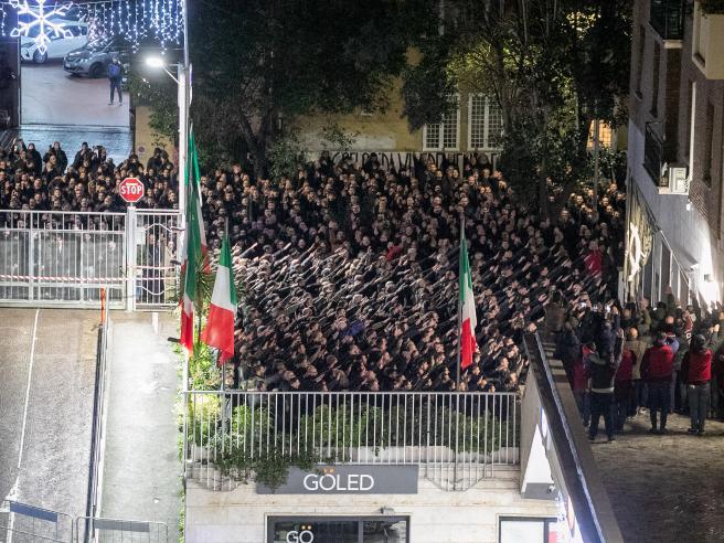 Una macroconcentración con saludos fascistas en recuerdo de militantes indigna a Italia