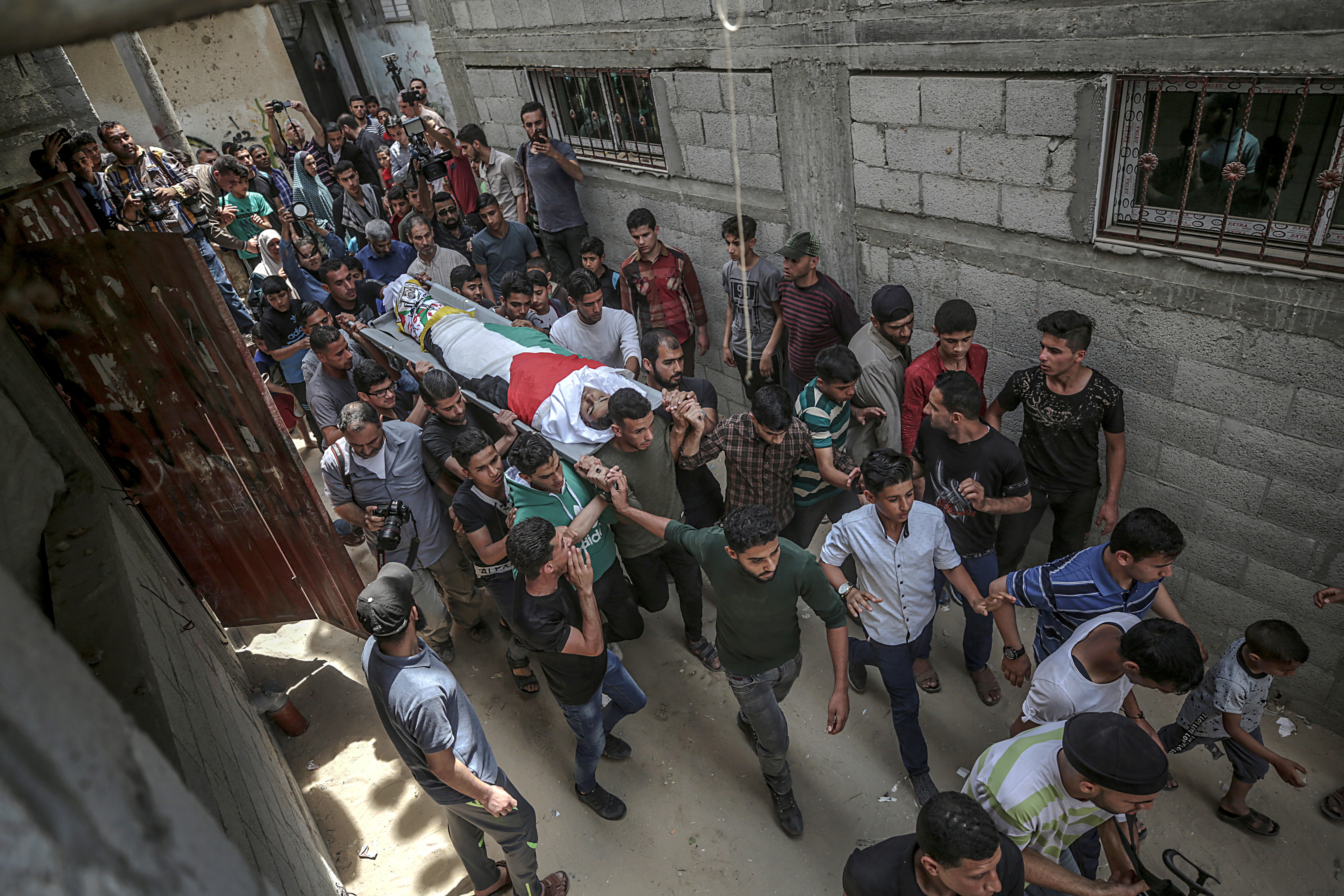 Almenys 37 palestins morts i més de 1.700 ferits en protestes a Gaza