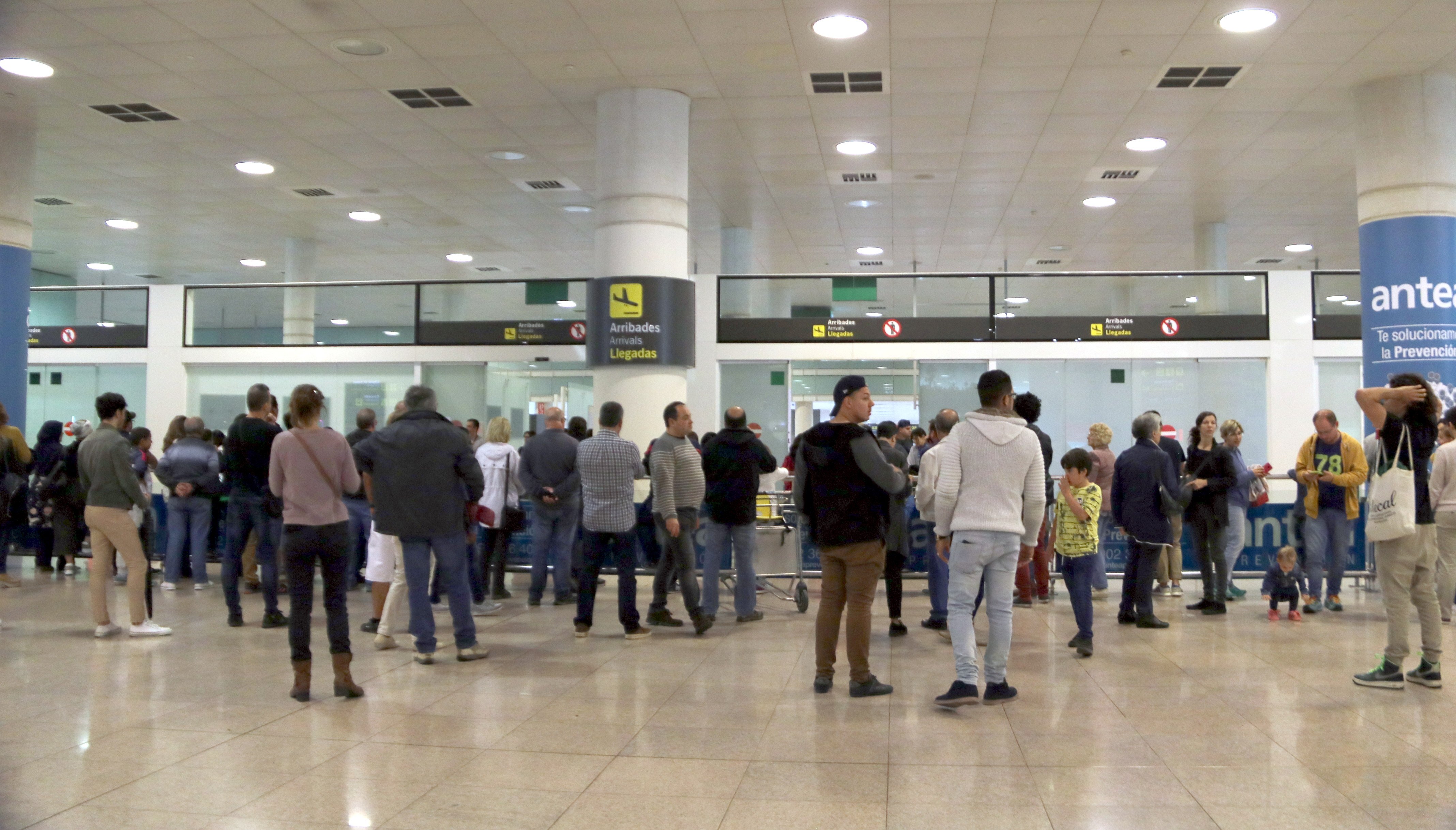 Aena cae más del 4% en bolsa tras vender dos fondos del 2,7% de su capital Aena cae más del 4% en bolsa tras vender dos fondos del 2,7% de su capital
