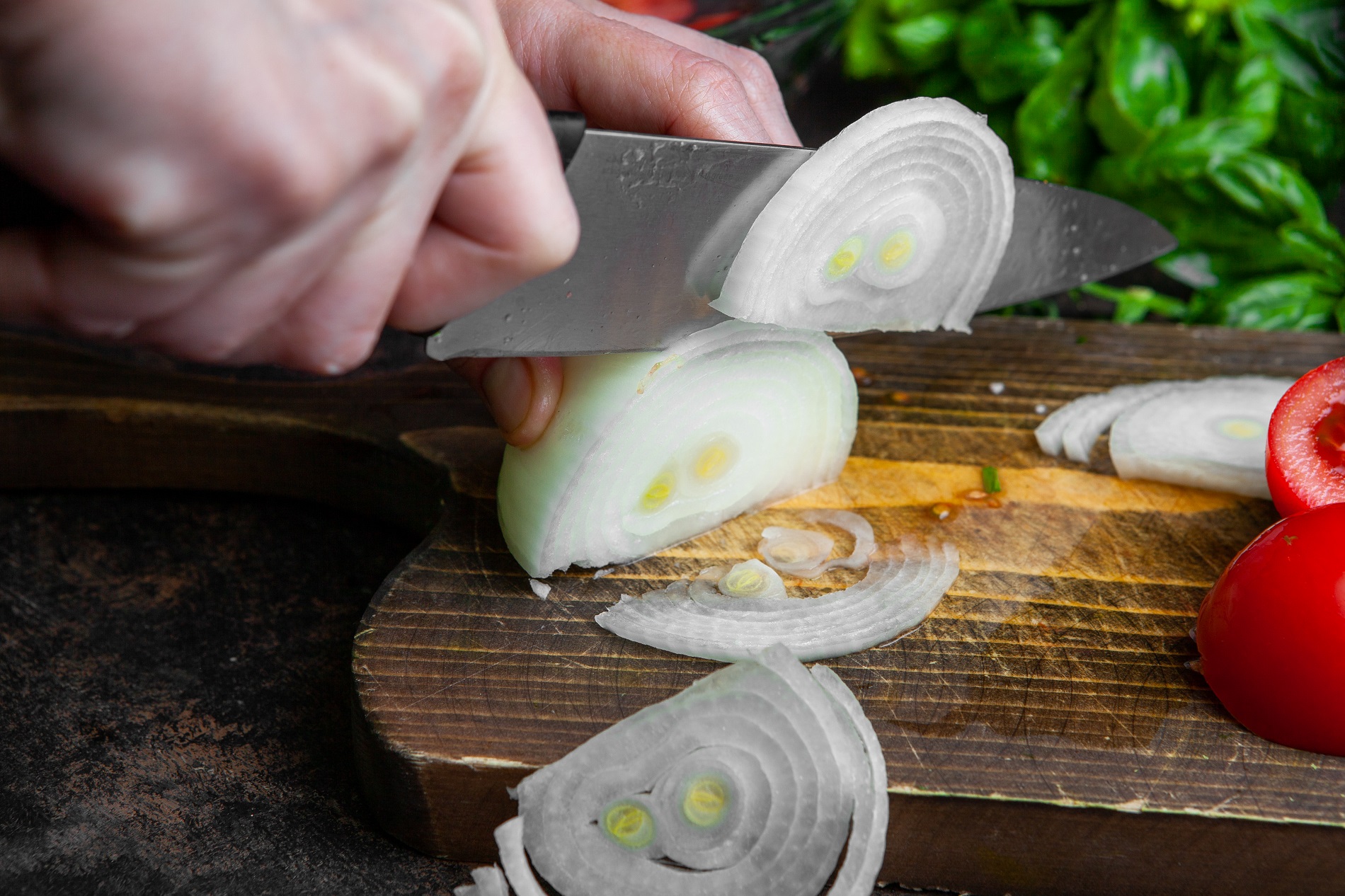 Cortar cebolla a puñetazo: el consejo de Ada Parellada para hacerlo fácil