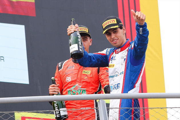 Gabriel Bortoleto celebrant una victòria en Fórmula 3 / Foto: Europa Press