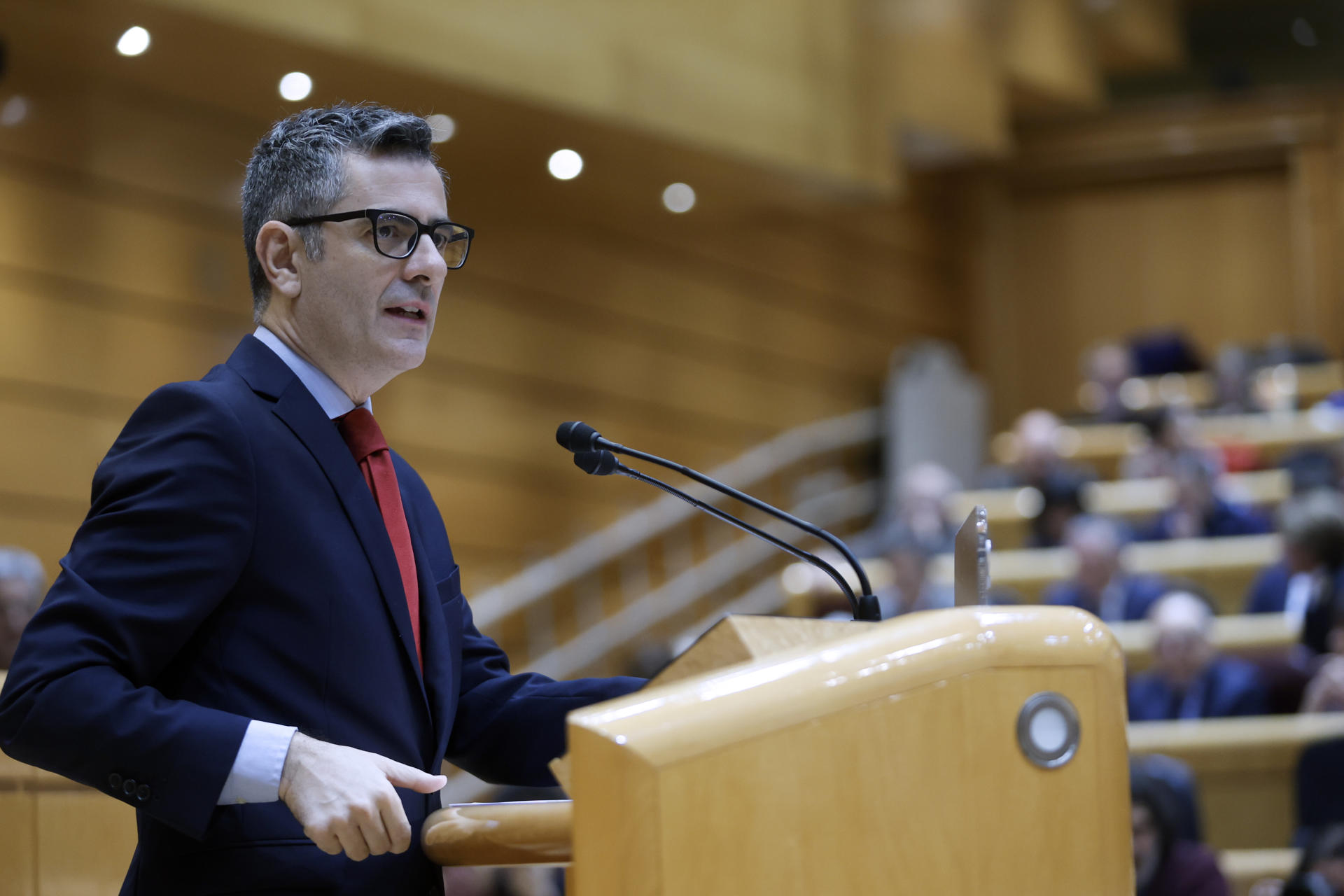 Félix Bolaños faristol del Senat al ple del Congrés / EFE