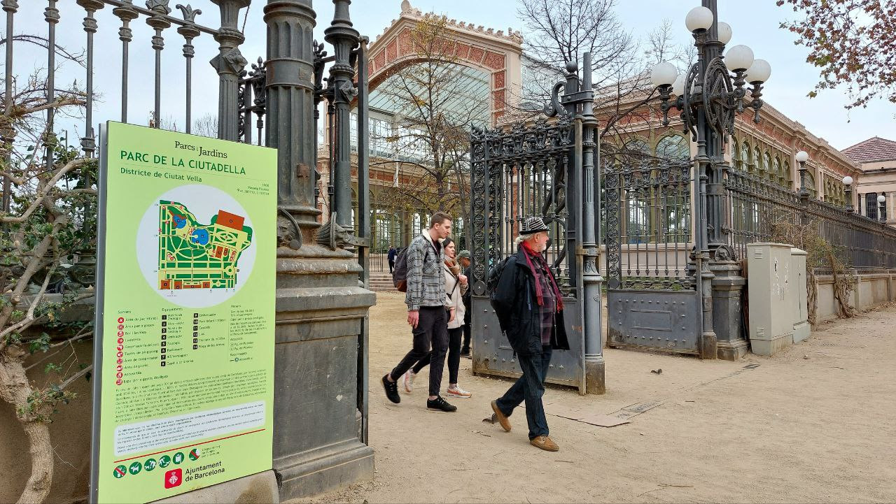 Barcelona renova la senyalització dels seus espais verds
