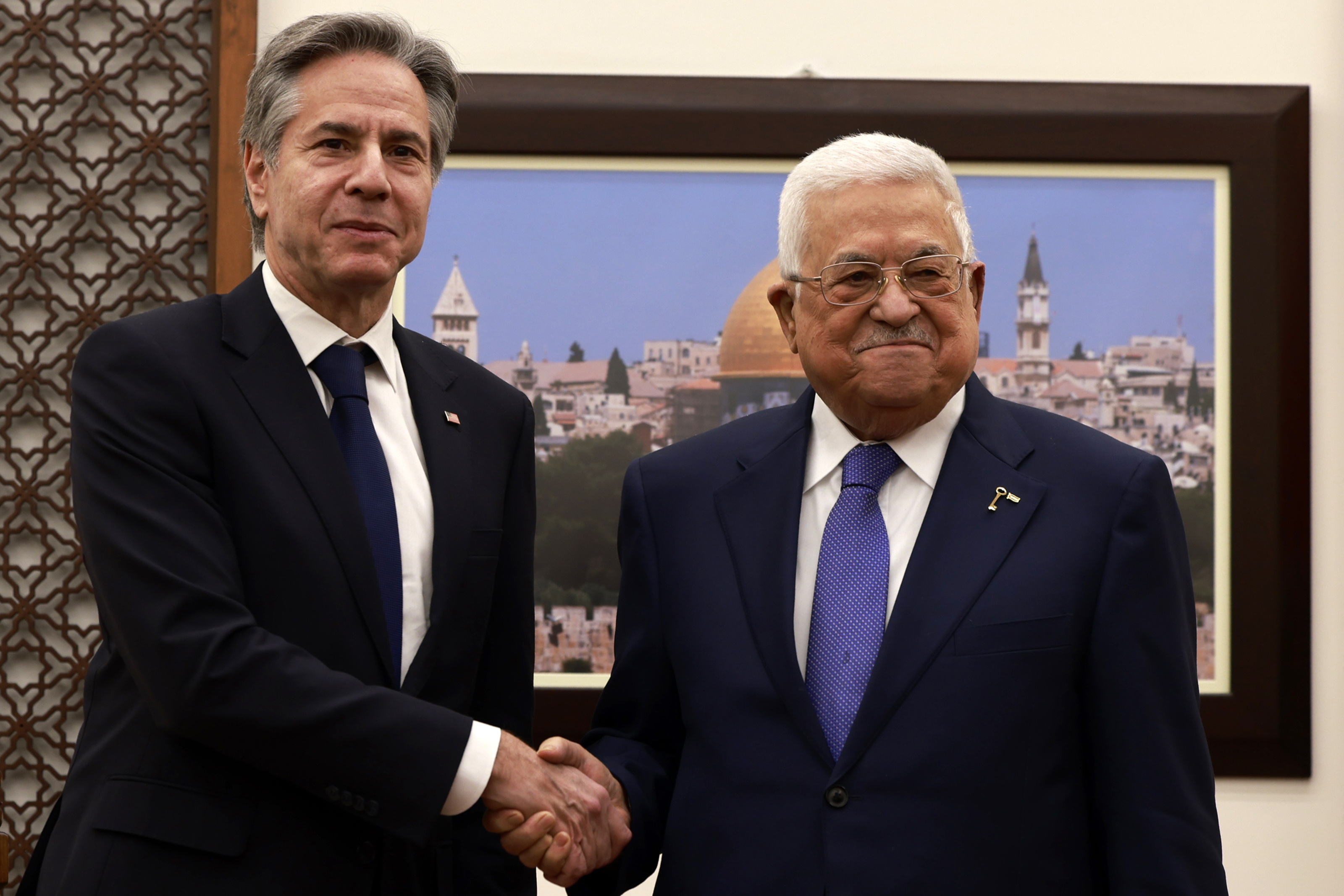 Abbas advierte a Blinken: hay riesgo de expulsión de los palestinos de Gaza y Cisjordania