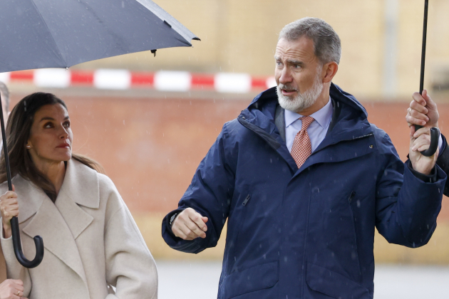 Felipe Letizia mala cara paraguas 2 GTRES Felipe Letizia mala cara paraguas 2 GTRES