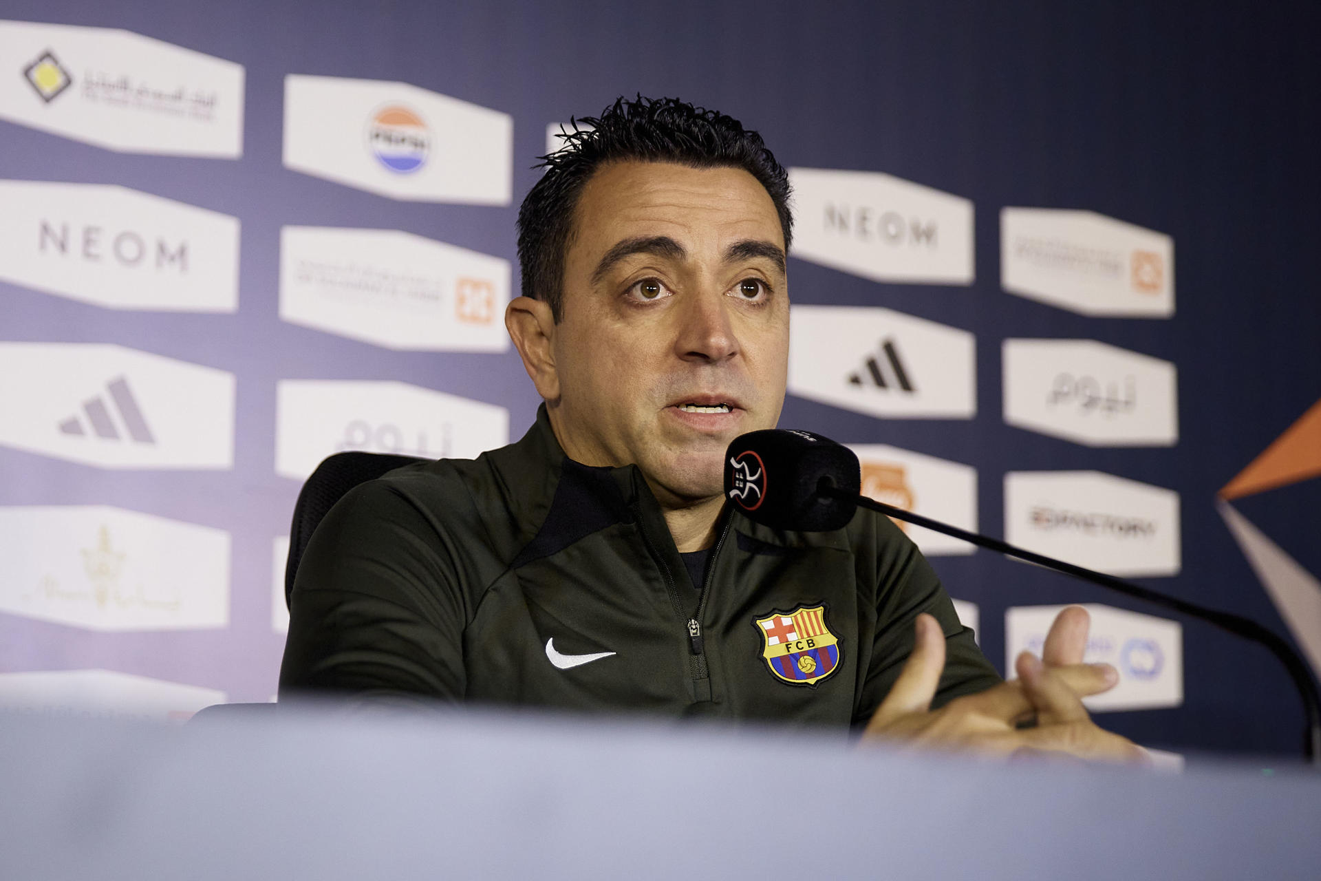 Xavi Hernández renunciará a la indemnización por salir del Barça si termina el año en blanco