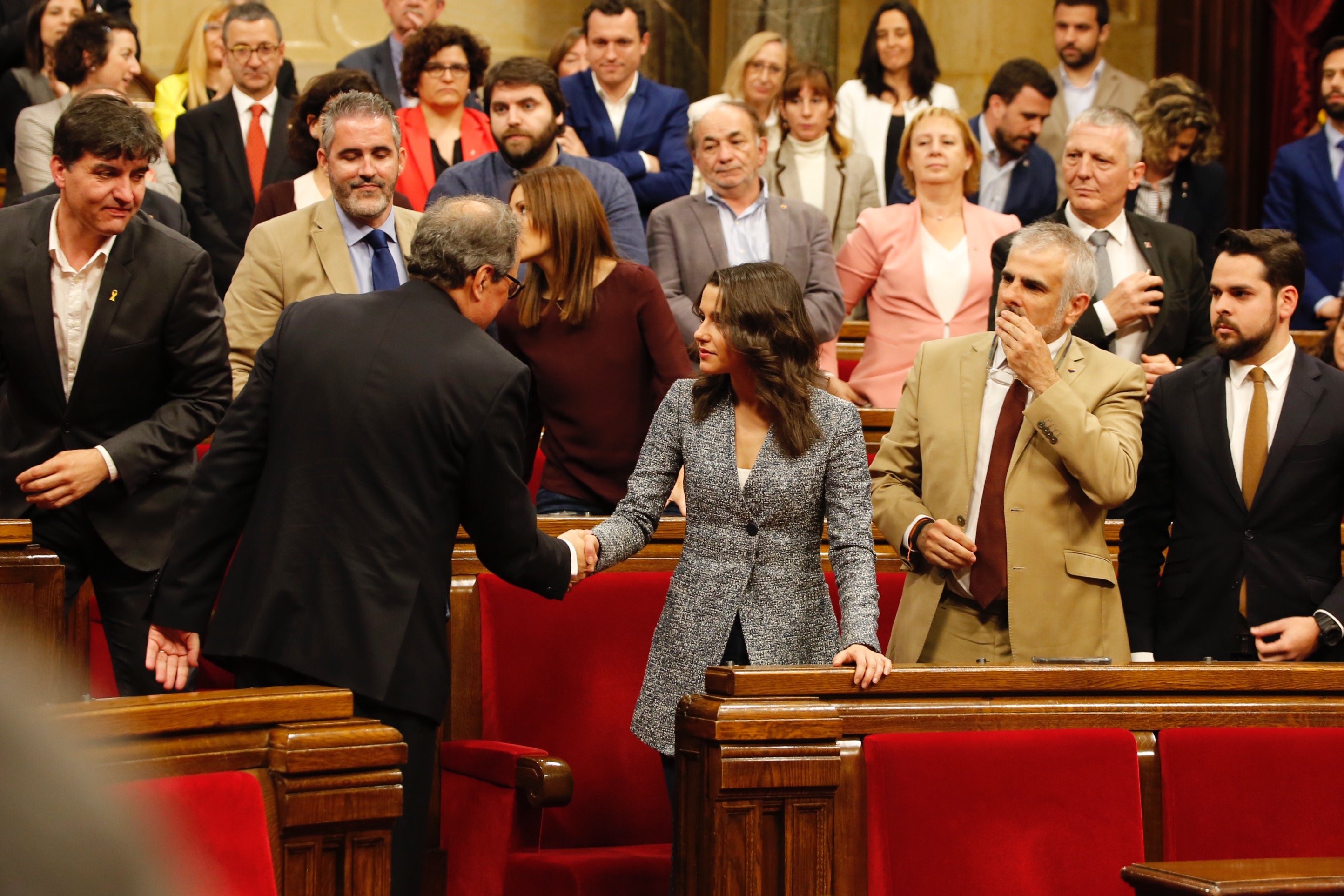 Arrimadas y los otros diputados de Cs no cantan el himno de Catalunya