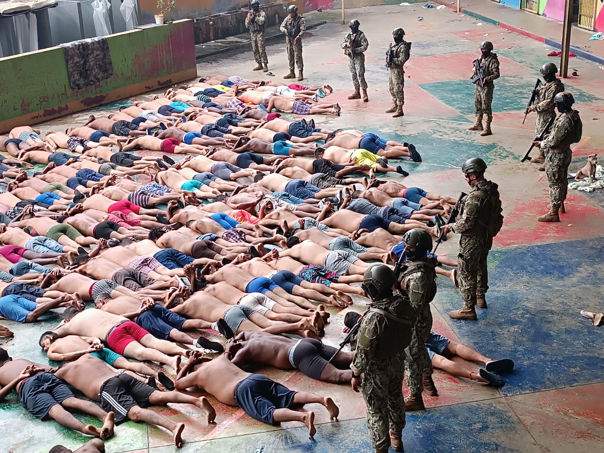 Intervención de la policía en la prisión Regional del Litoral, en Guayaquil / EFE