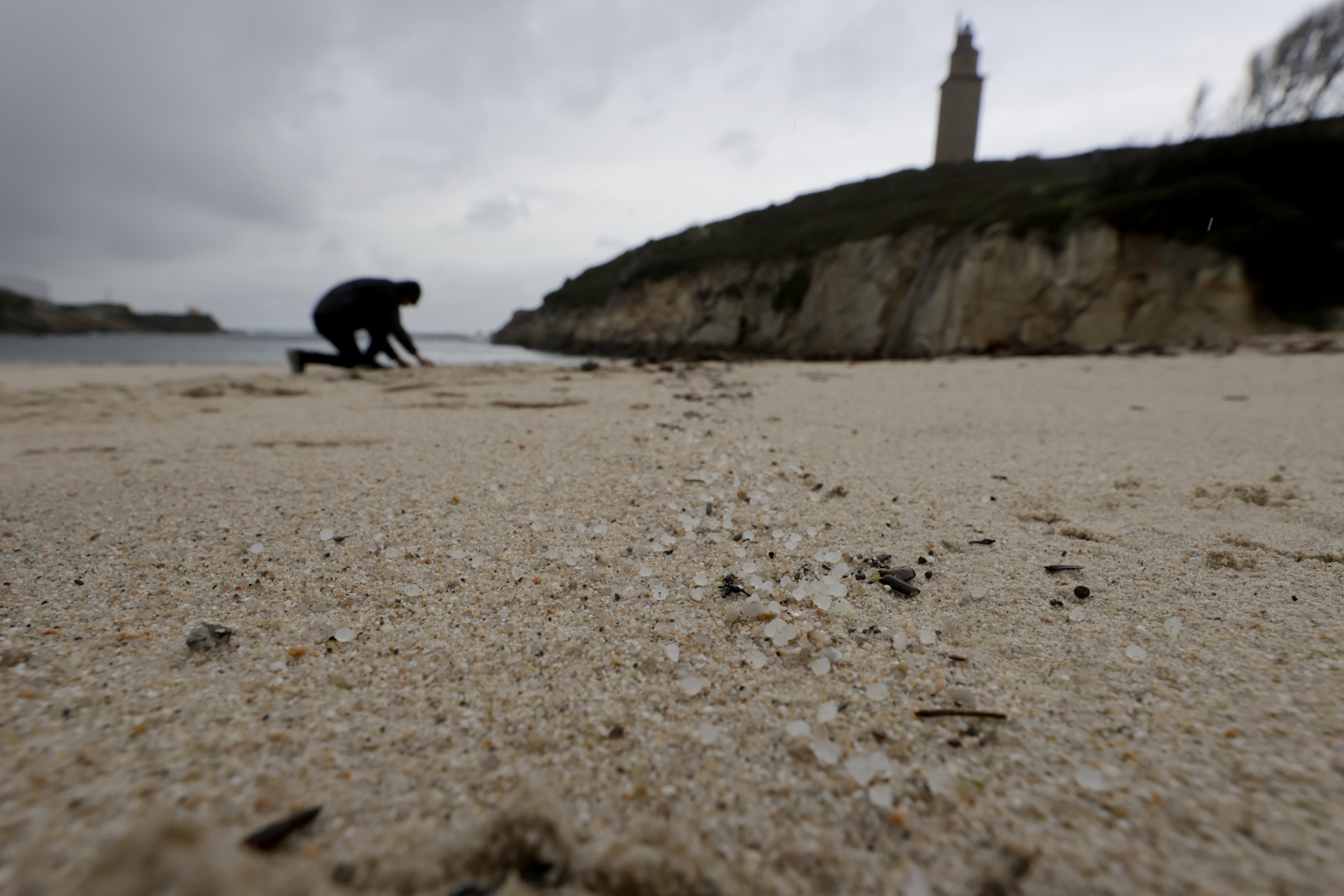 ¿Se pueden retirar los pélets de plástico desde el mar como pretende la Xunta?