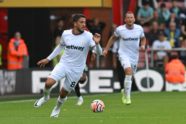 Pablo Fornals portant|conduint la pilota amb el West Ham / Foto: Europa Press