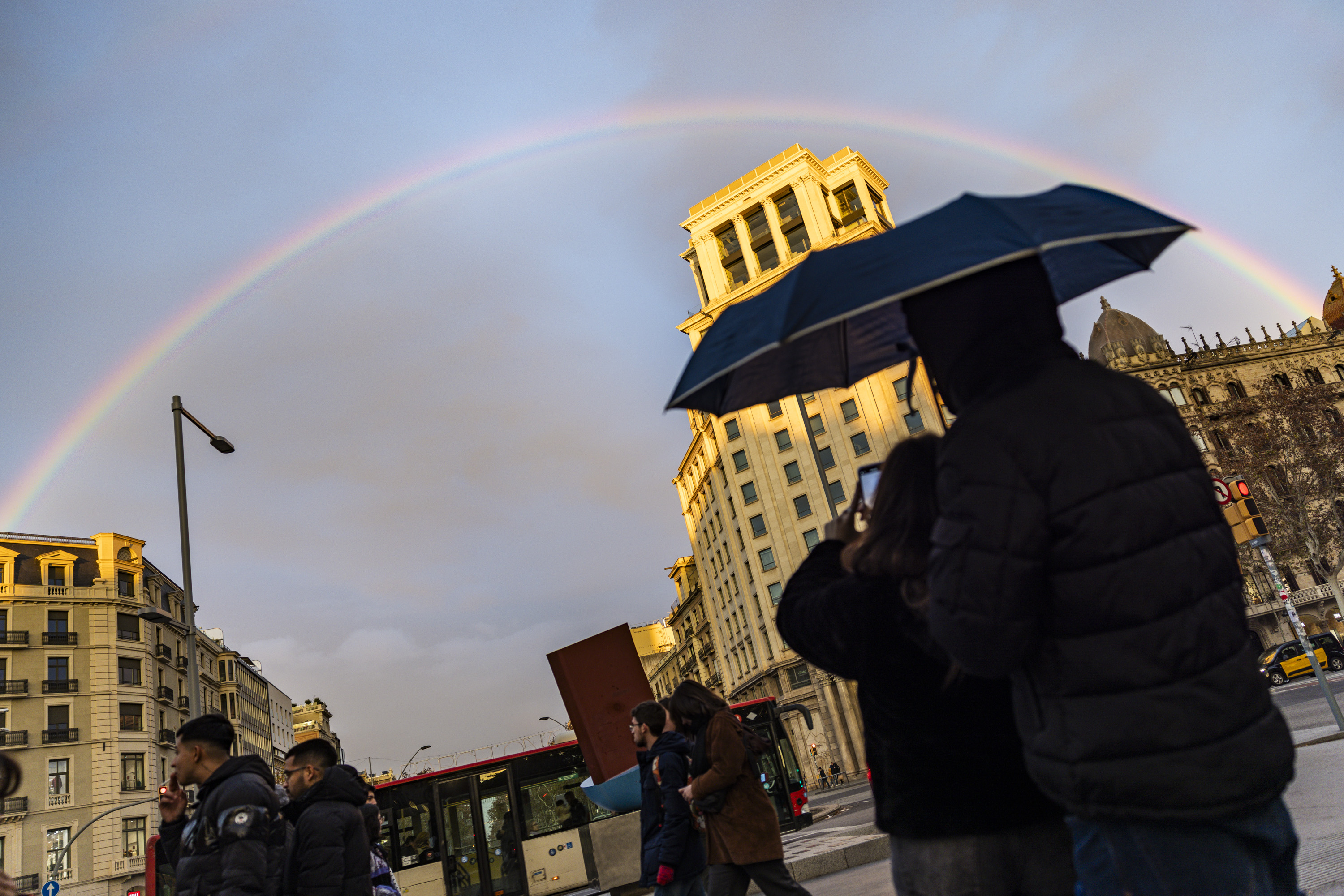 Per què en català diem 'arc de Sant Martí': la llegenda de l'Empordà que s'amaga darrere del nom