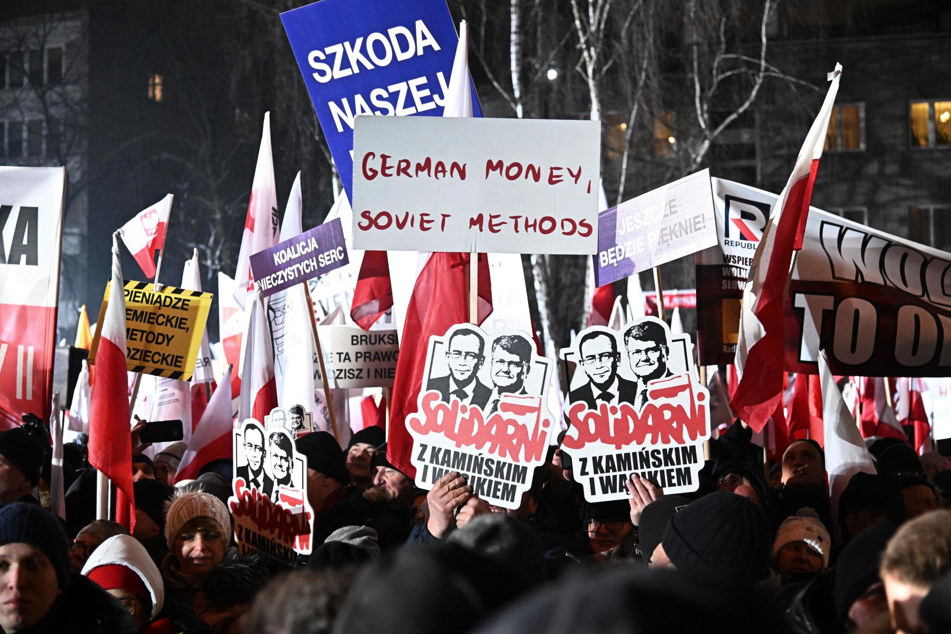35.000 persones es manifesten a Varsòvia en contra del govern de Donald Tusk