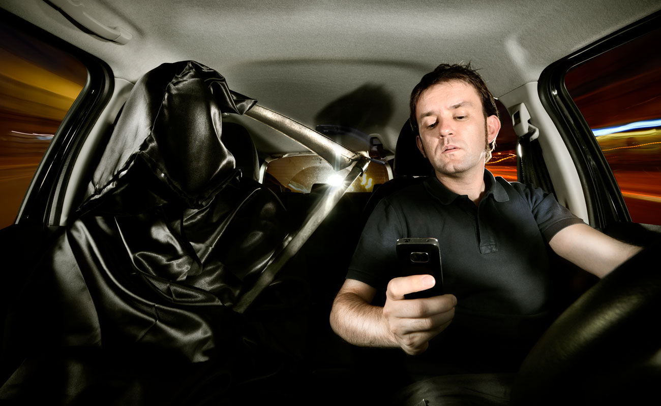 Los hombres de entre 25 y 34 años son los que más usan el móvil mientras conducen