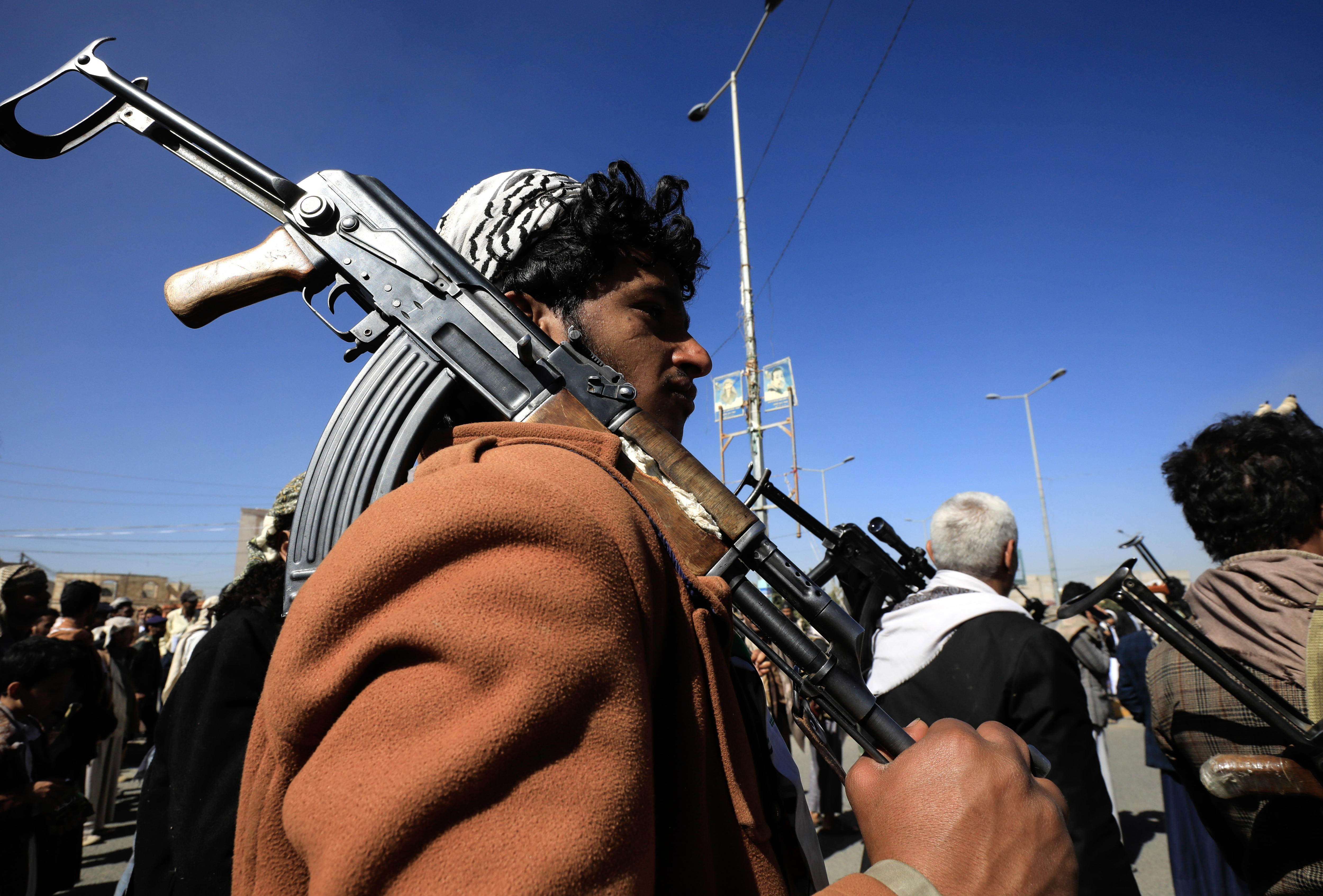 ¿Quiénes son los hutís del Yemen y por qué los EE.UU. y el Reino Unido los han atacado?
