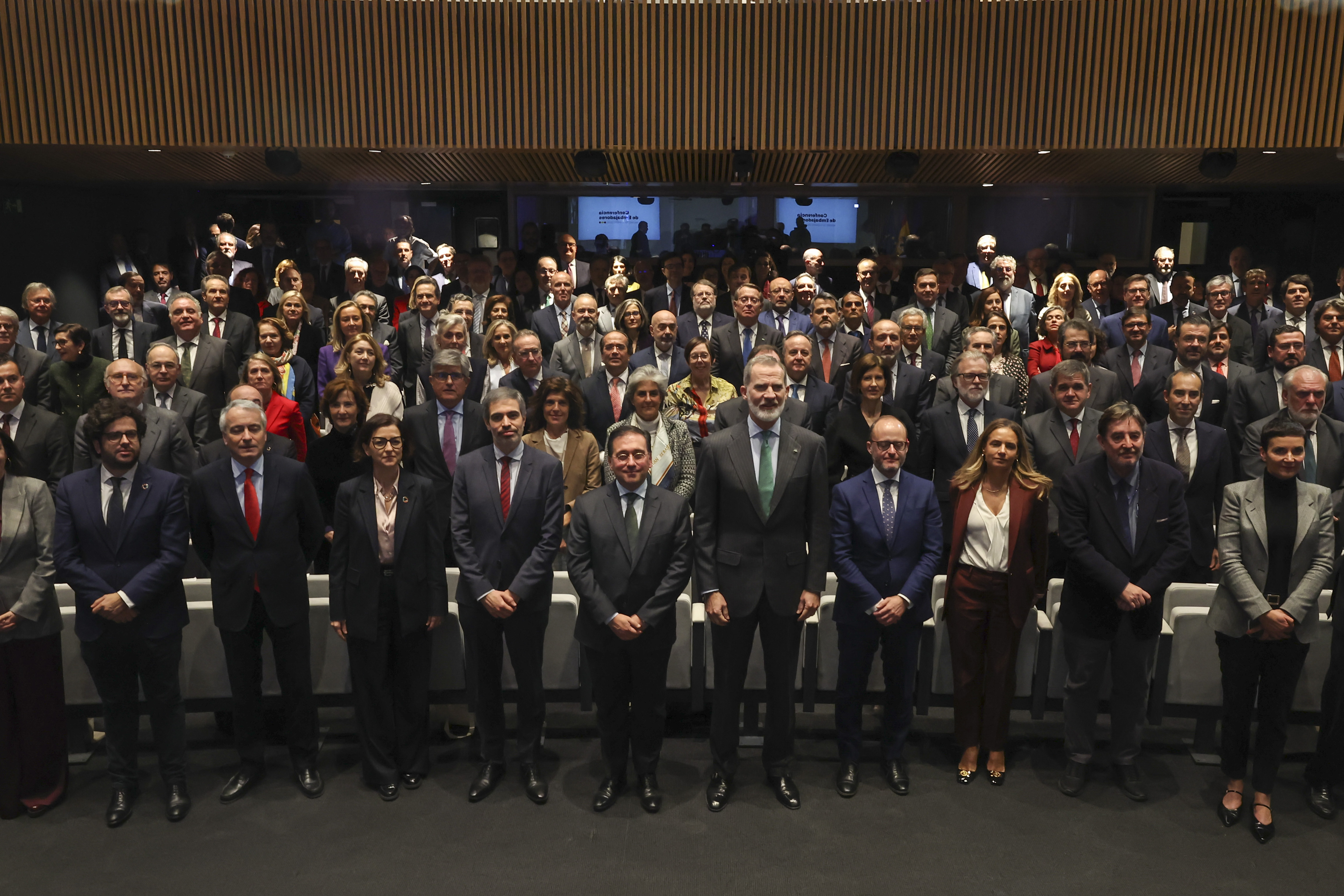 Las puertas giratorias de políticos que indignan al cuerpo diplomático