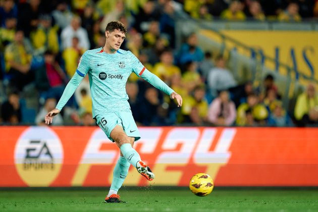 Andreas Christensen dando un pase durante un partido del Barça / Foto: Europa Press