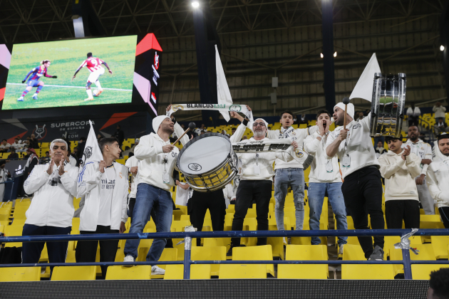 Aficionados del Real Madrid en el Estadio Al Awwal Park de Riad antas de un partido de la Supercopa España / Foto: EFE Aficionados del Real Madrid en el Estadio Al Awwal Park de Riad antas de un partido de la Supercopa España / Foto: EFE