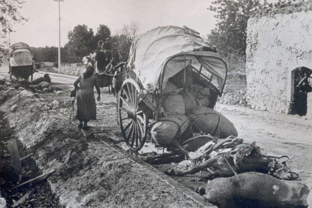 Refugiats republicans a la carretera de Tarragona a Barcelona metrallats per l'aviació franquista, Fons Robert Kappa