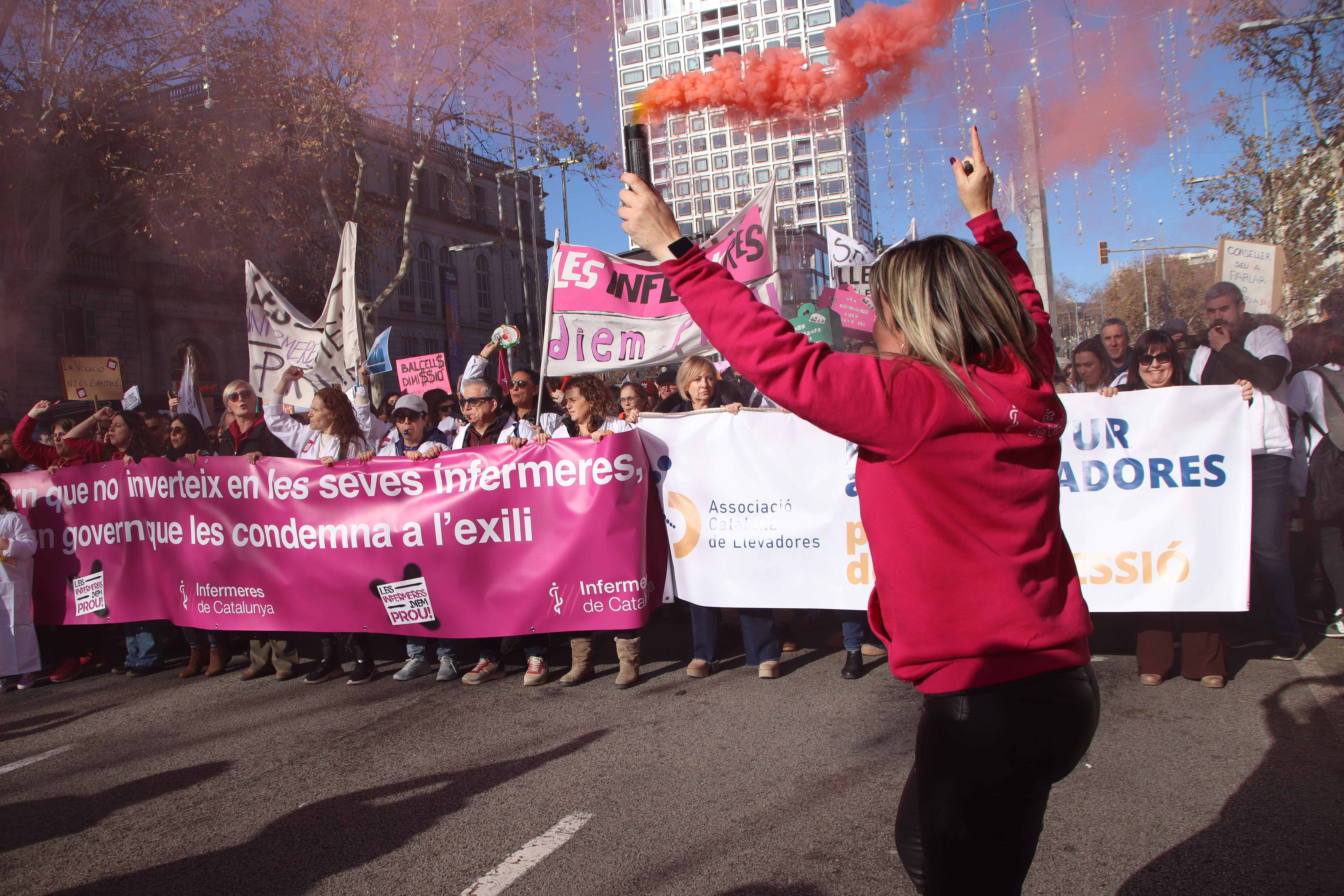 Las enfermeras vuelven a salir a las calles después de un mes de huelga indefinida: "Condenadas al exilio"
