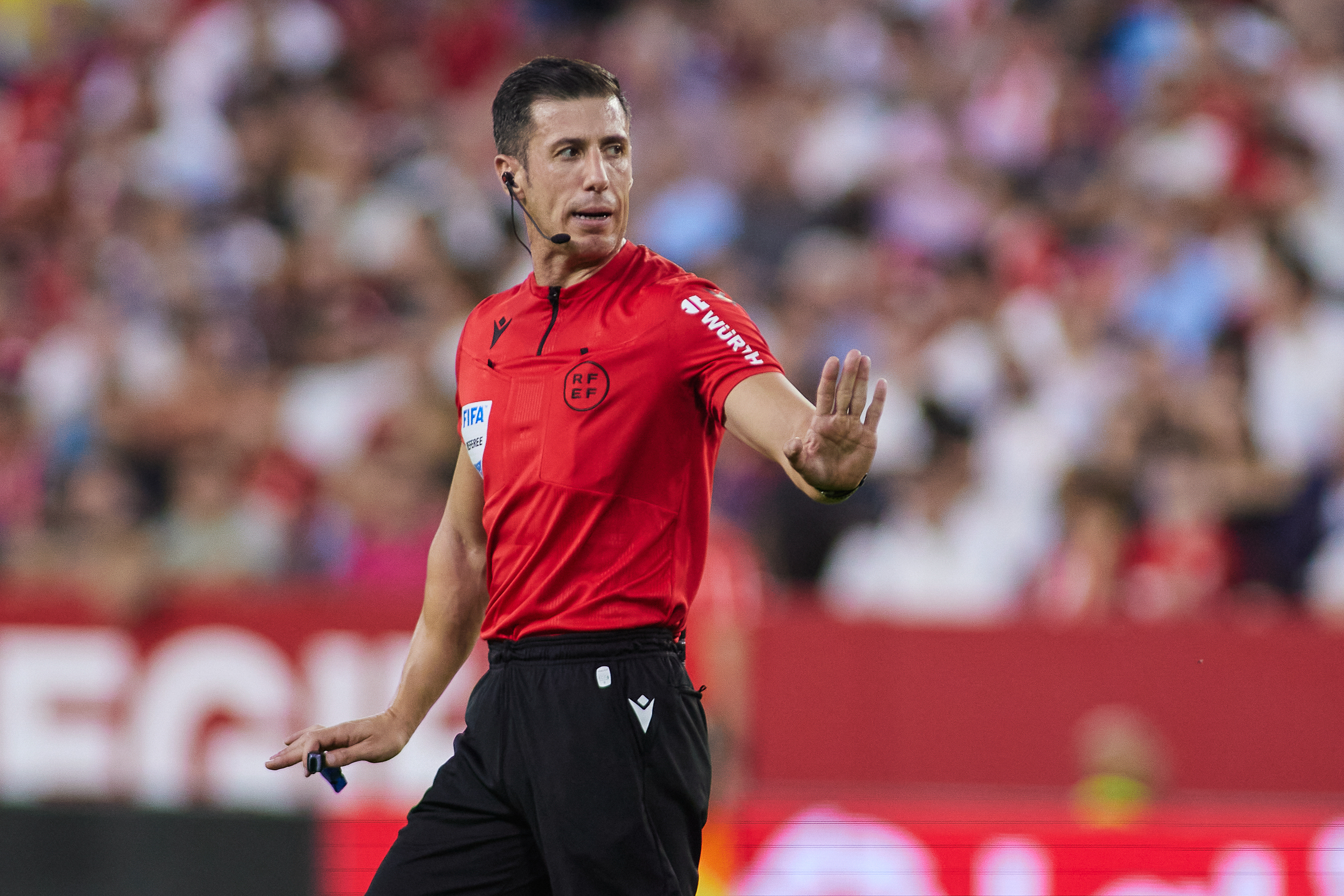Nou escàndol arbitral pel Reial Madrid: Soto Grado reconeix haver passat per alt una "vermella claríssima"