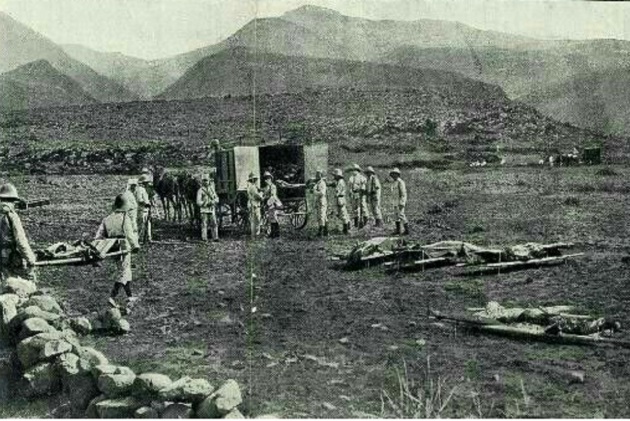 Retirada de cadáveres de soldados españoles al Barranco del Lobo. Fuente Ministerio de Defensa