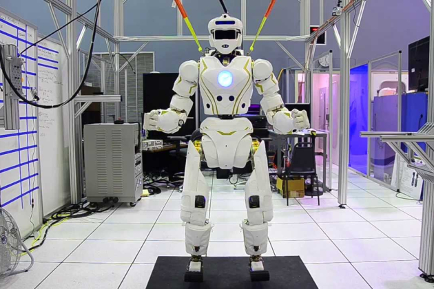 robot robot