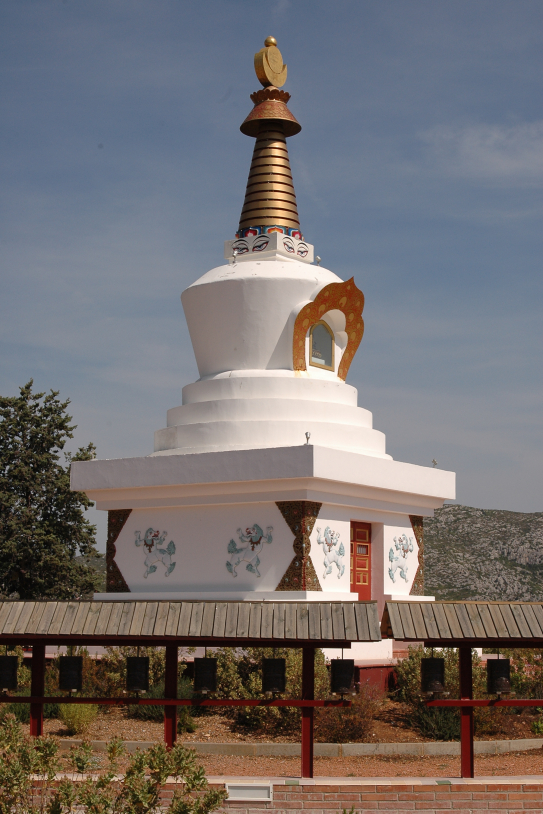 stupa temple budista del Garraf / Wikimedia Commons