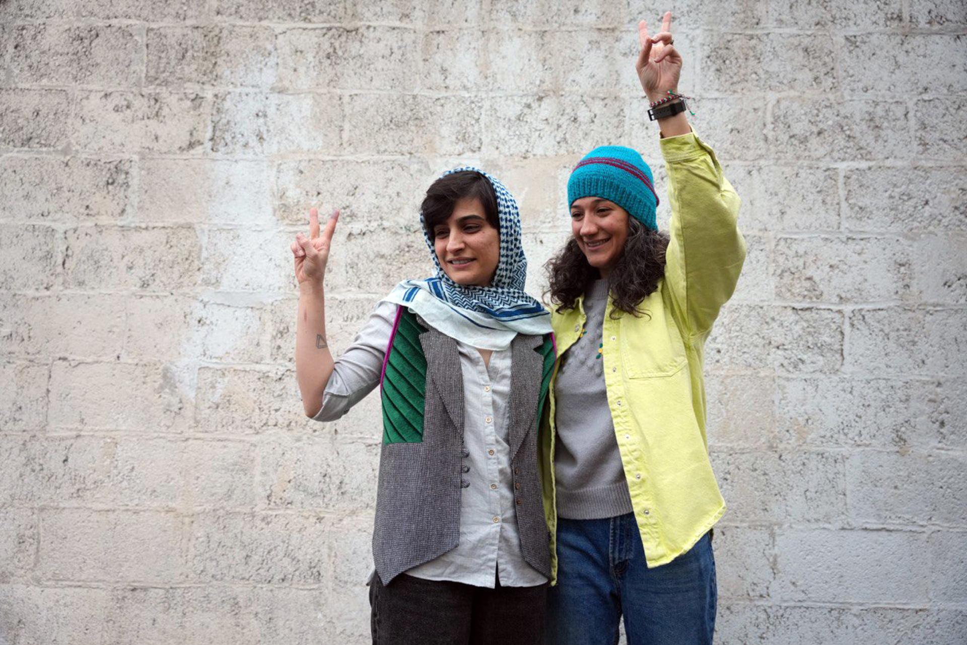 Les dues periodistes iranianes que van revelar el cas de Mahsa Amini denunciades per no dur vel