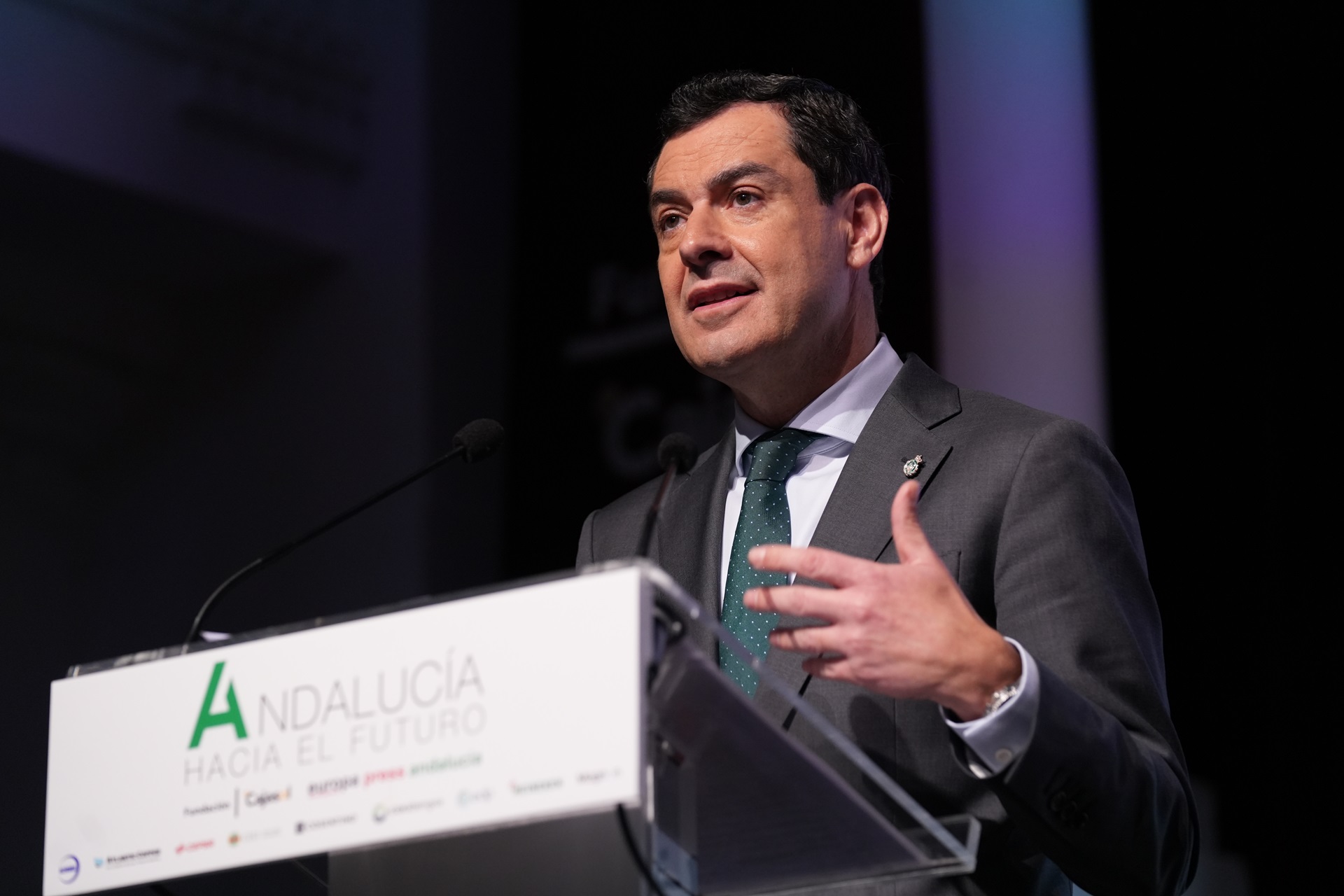 El PP ampliaria la majoria absoluta a Andalusia i avantatjaria el PSOE en 35 escons