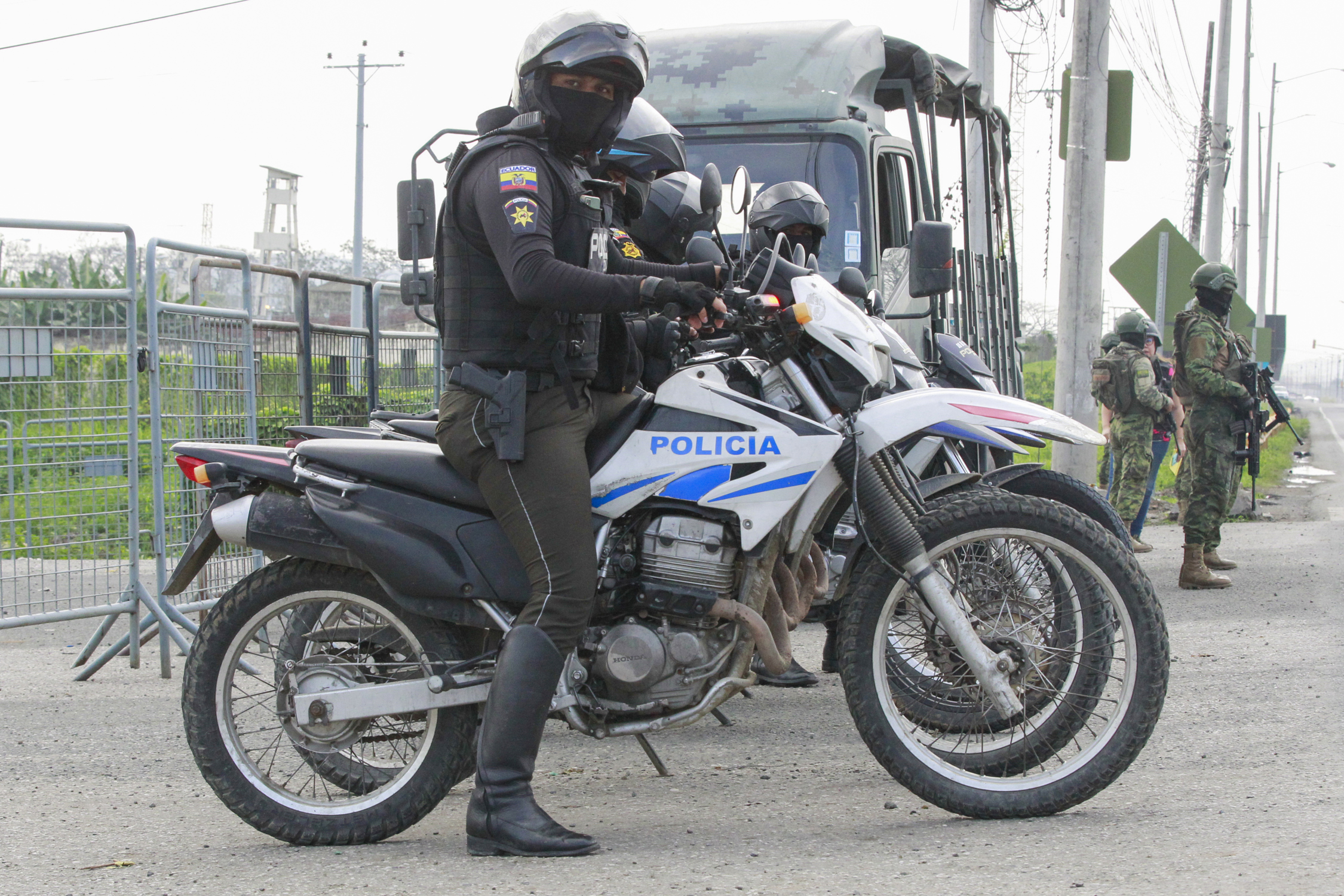 L'Equador frena el primer 'round' del cop d'estat criminal de les bandes narcos amb 1.300 detinguts