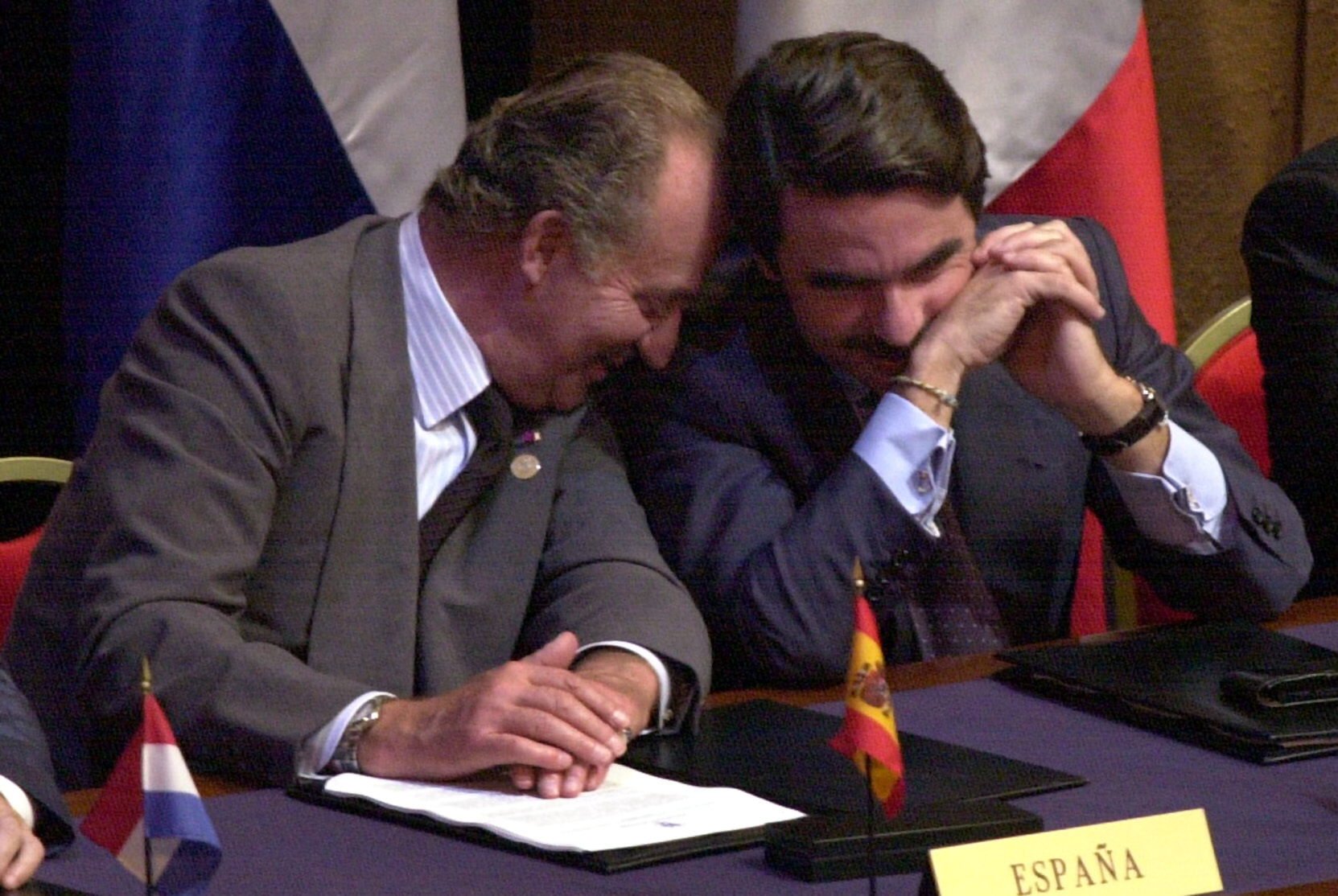 Aznar diseñó para Juan Carlos una abdicación sin debate monarquia-república