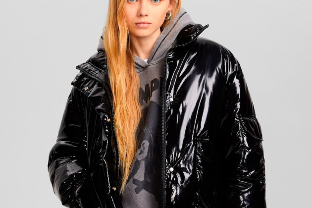 Caçadora embuatada oversize efecte vinil Caçadora embuatada oversize efecte vinil