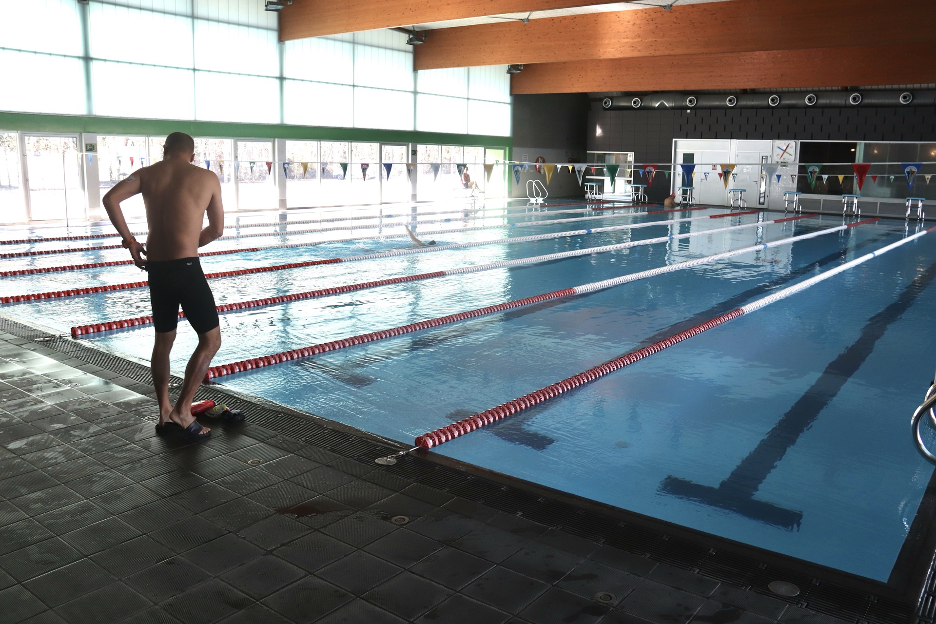 Sequía en Catalunya: así quedan las restricciones en piscinas, duchas y riego