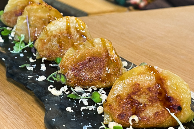 Gyozas de papada de porc ibèric amb fuà i salsa teriyaki