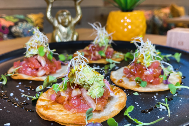 Mini|Minio tacos de tártaro de atún con crema de aguacate