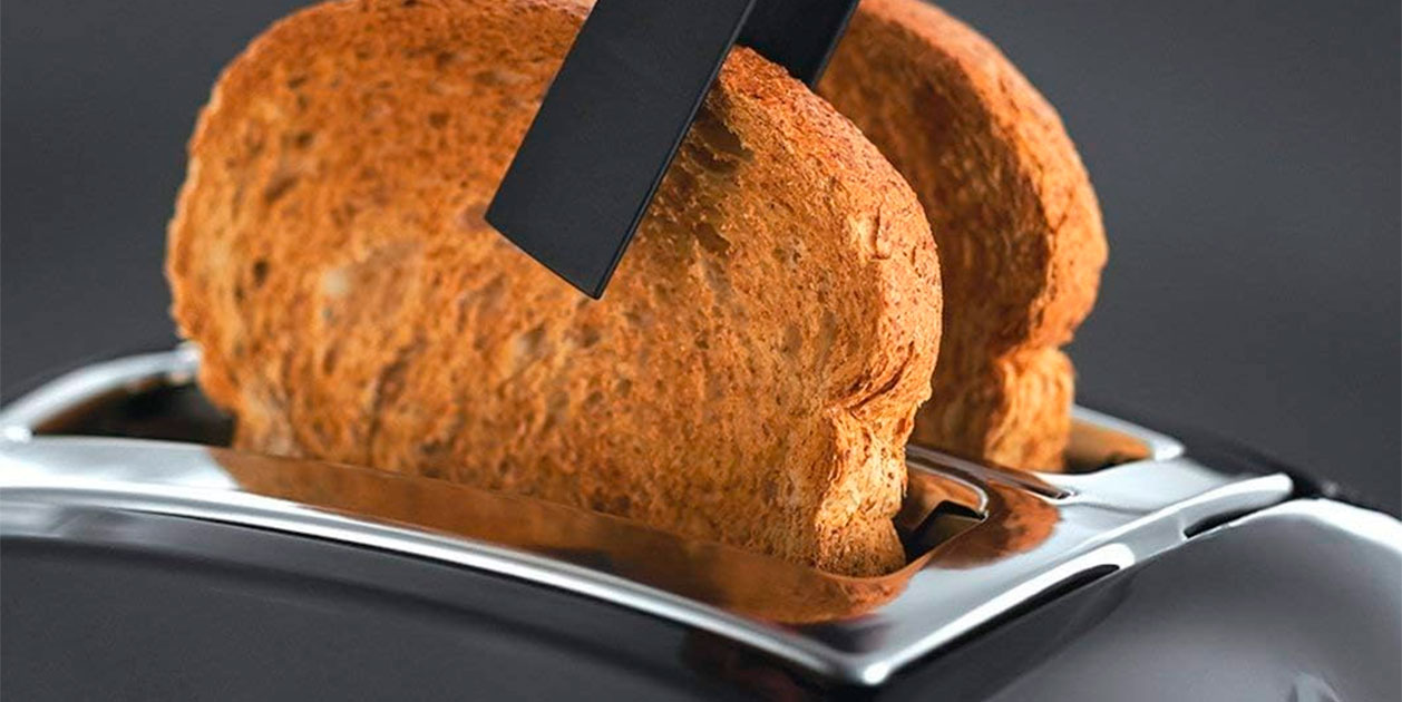 La tostadora mejor valorada en Amazon cuesta 22 euros (antes 31,99), con función descongelar y recogemigas