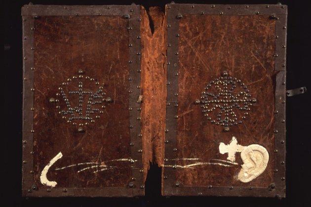 44.1 Tàpies