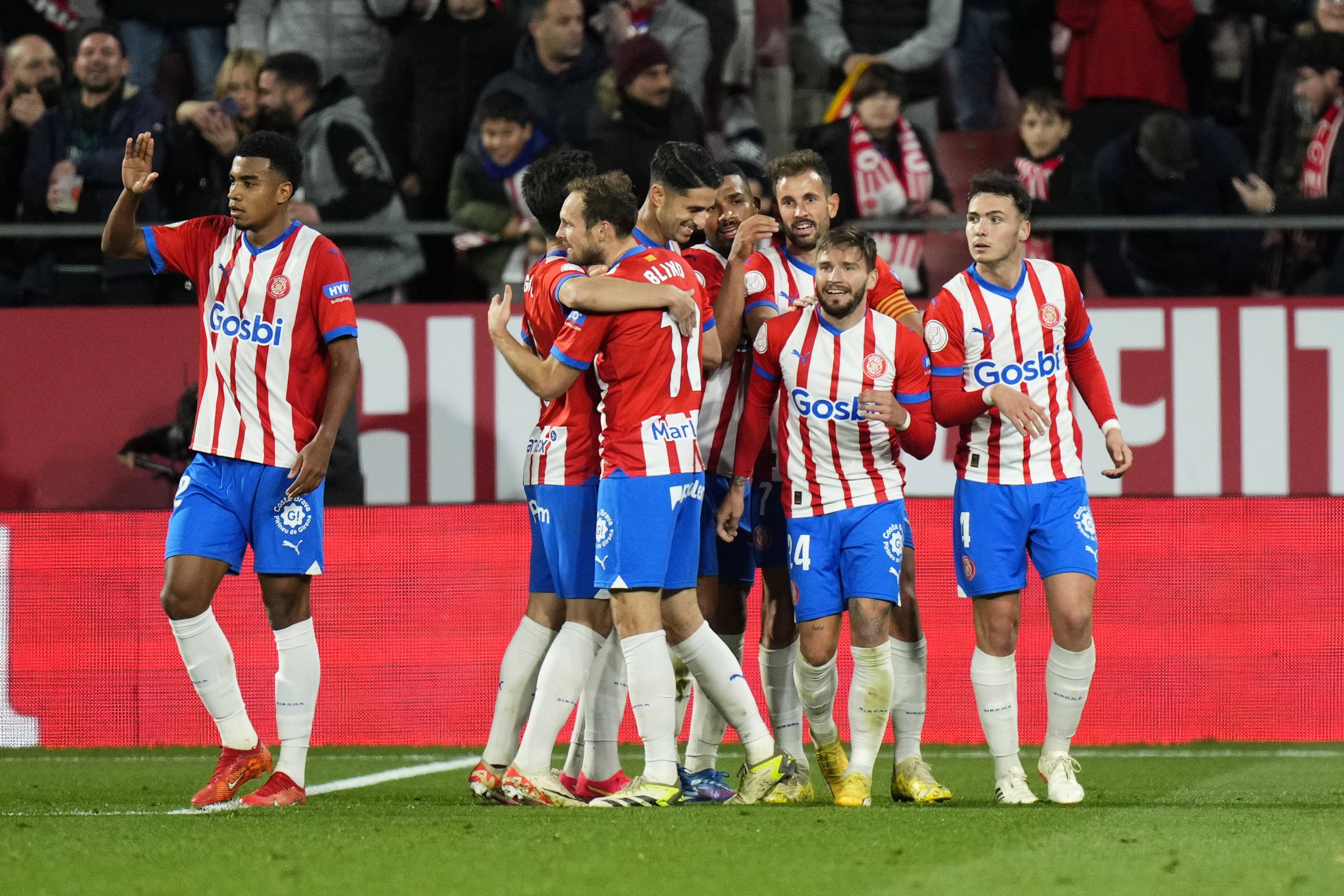 El Girona lo quiere todo y accede a los cuartos de la Copa con un gran triunfo contra el Rayo Vallecano (3-1)