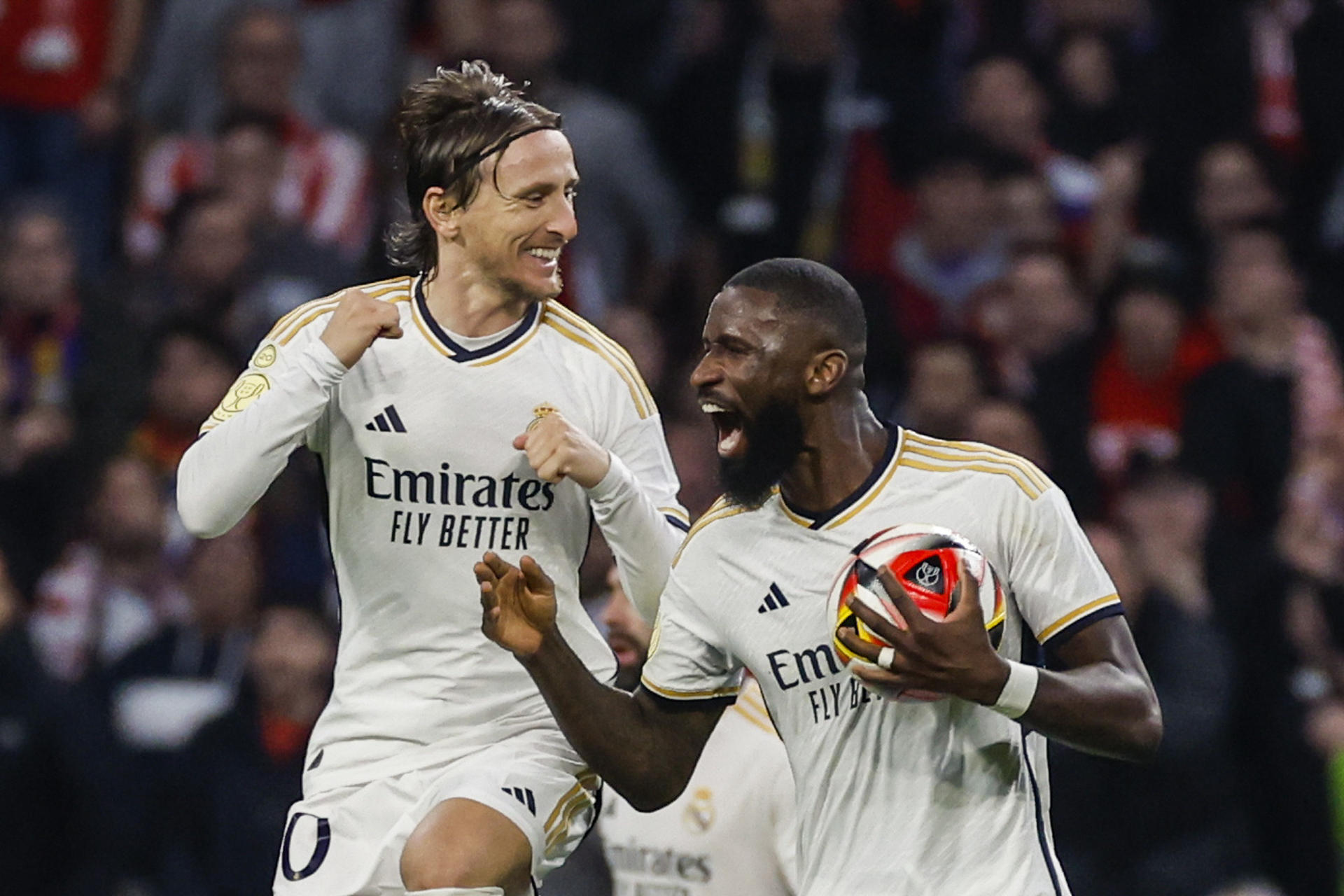 Rudiger y Modric celebra un gol del Real Madrid contra el Atlético de Madrid / Foto: EFE